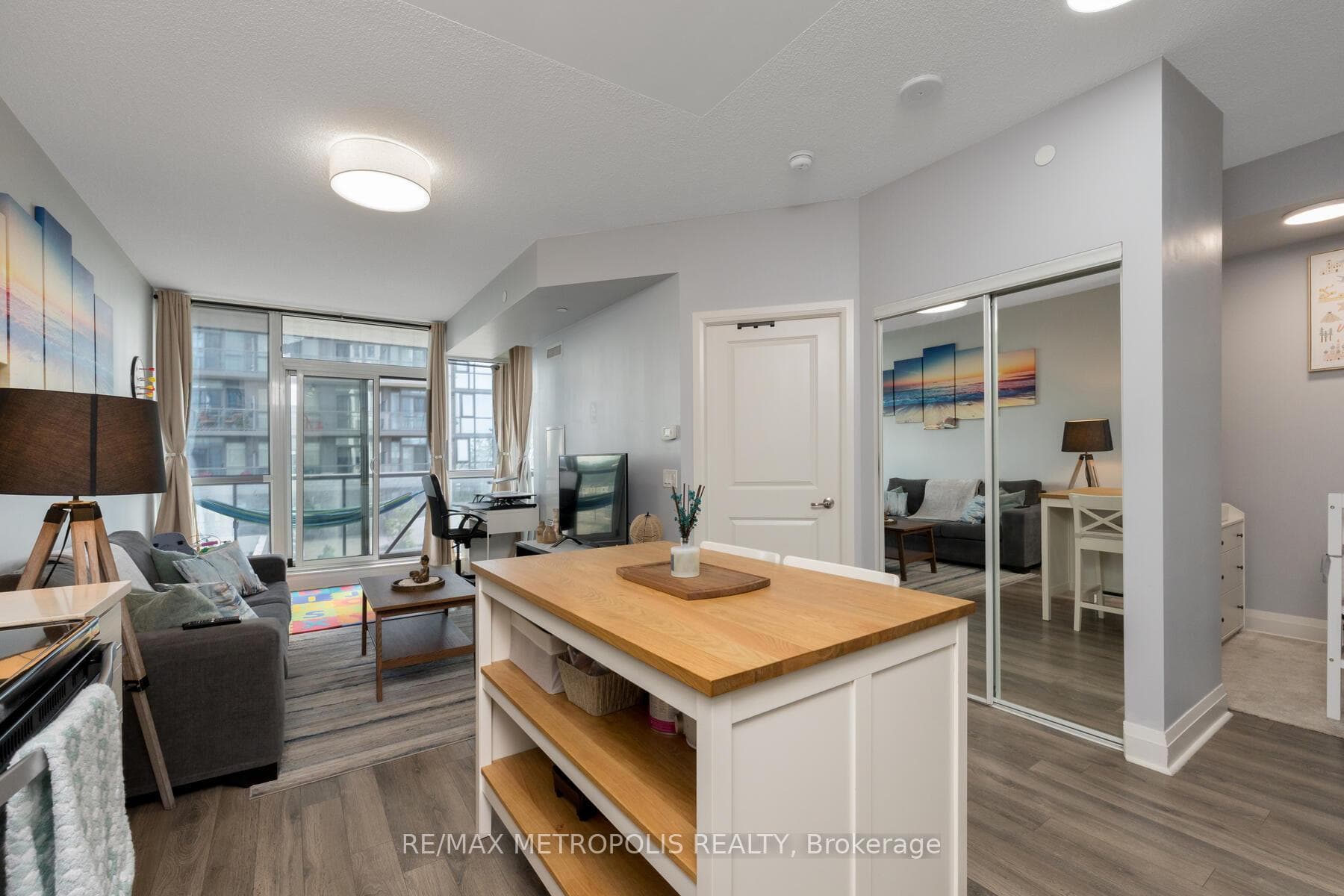 15 Zorra Street Unit 503 photo 4