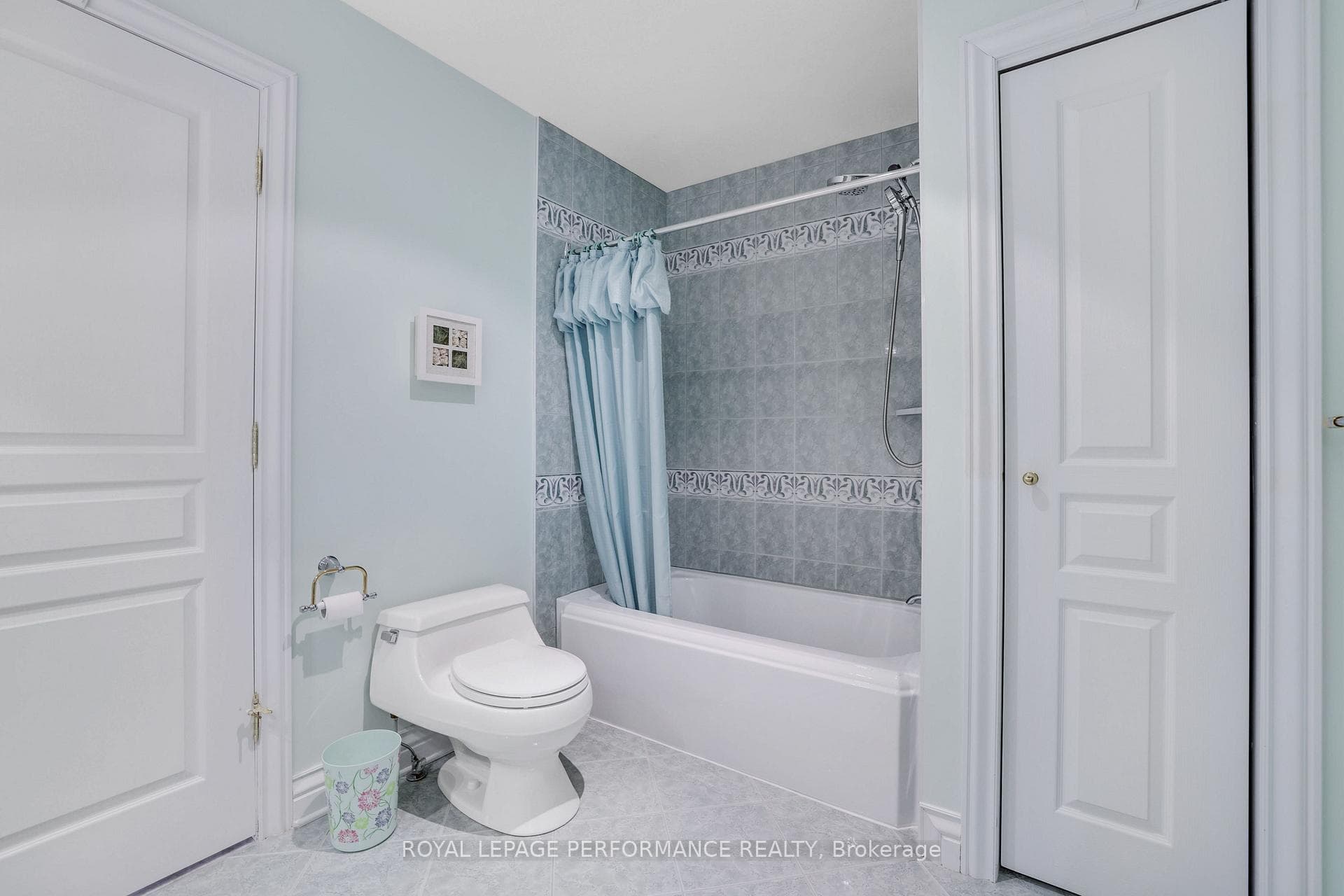 shared bathroom 5 piece