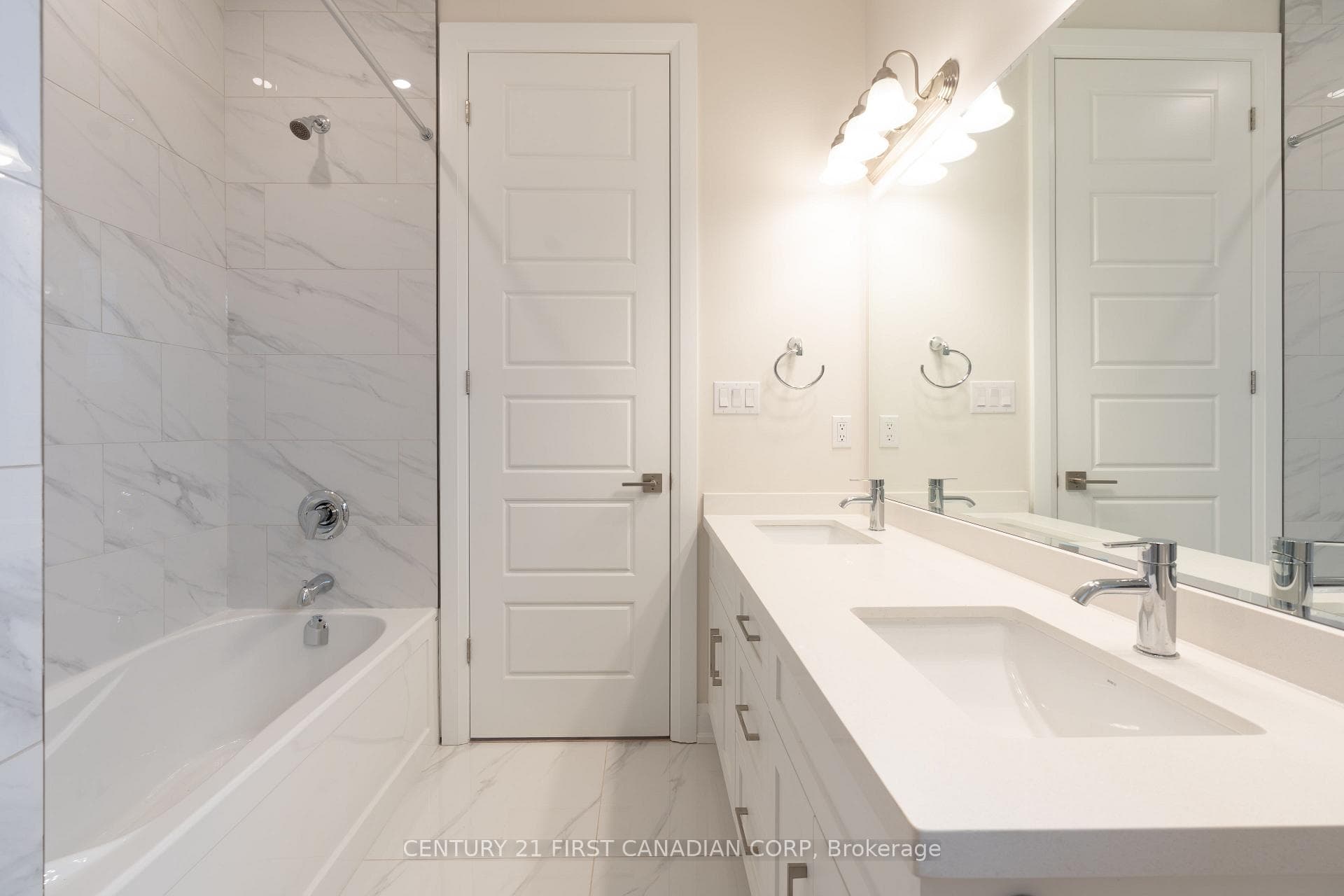 242 LEITCH Street photo 25