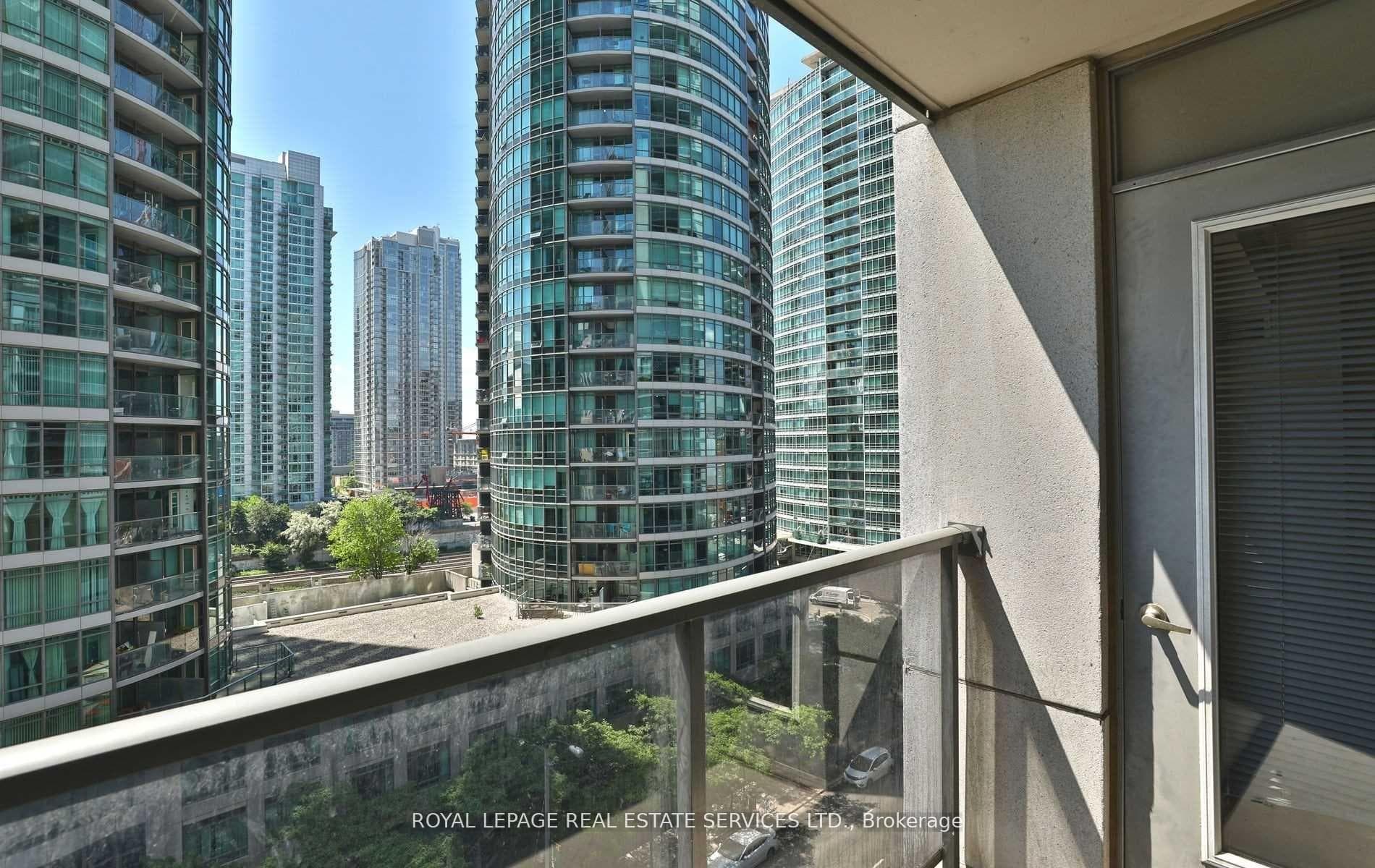 20 Blue Jays Way Unit 818 photo 14