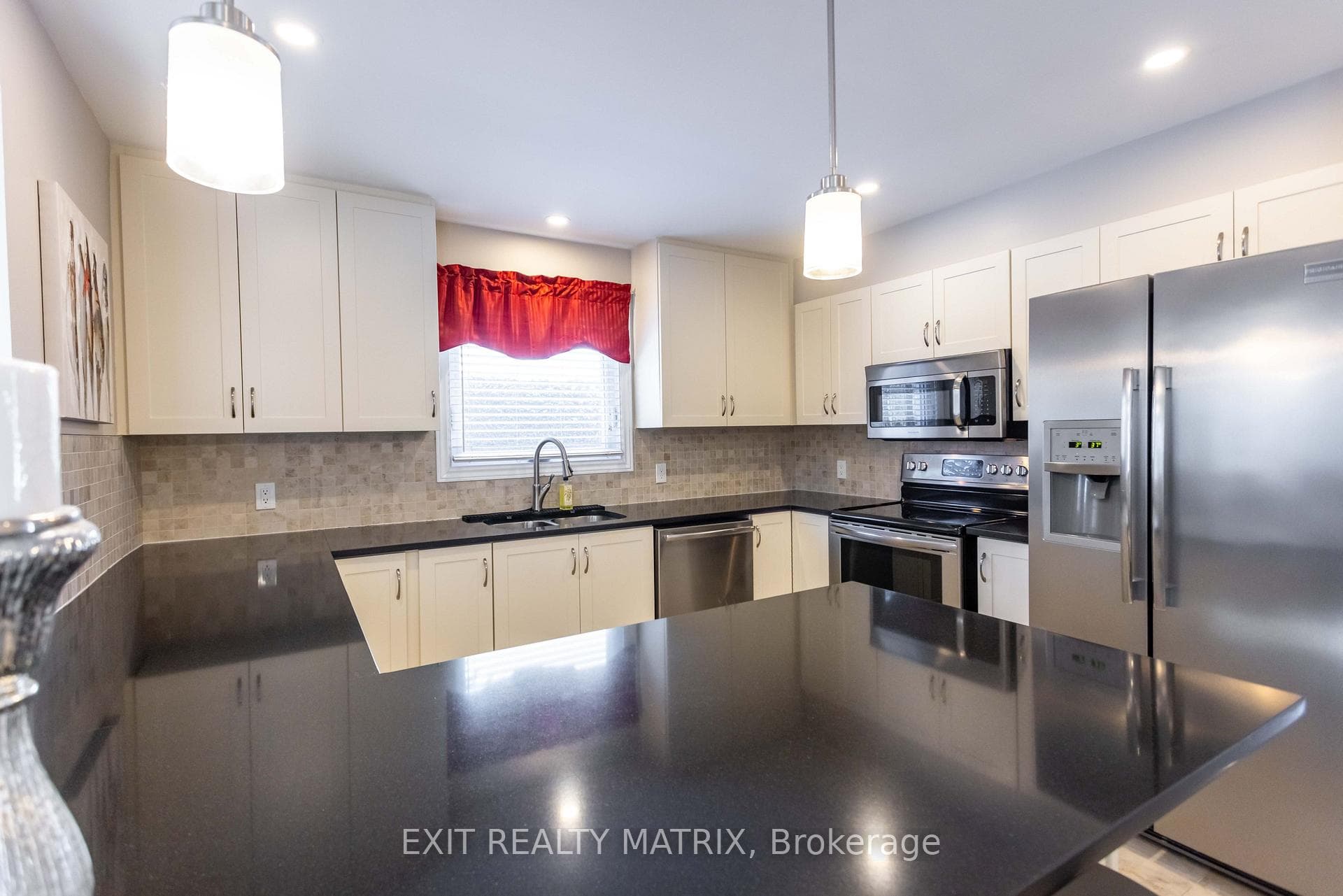 27 Parklands Avenue photo 11