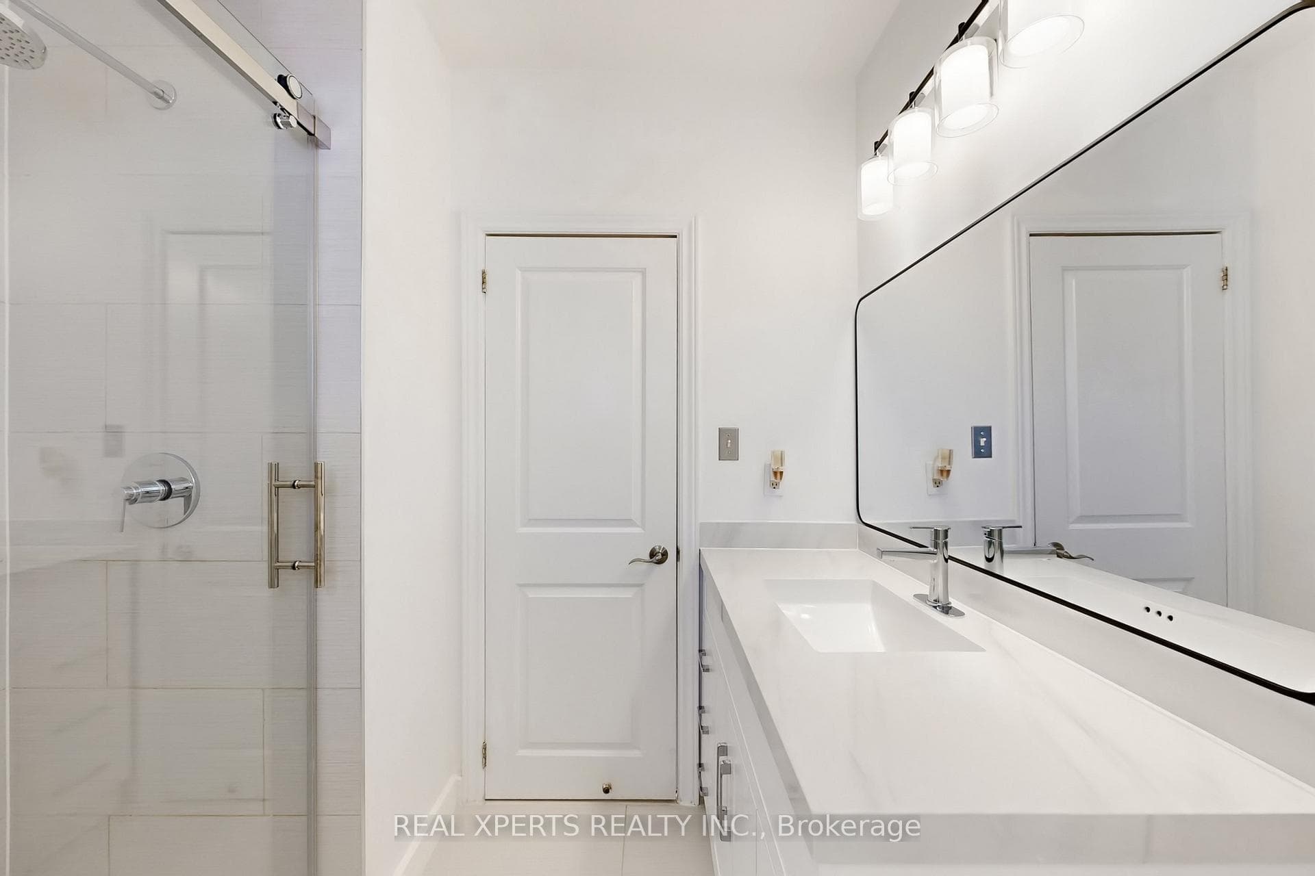 265 Clarke Street photo 20