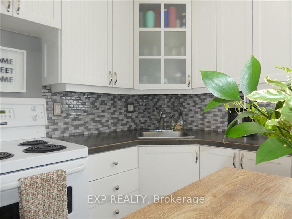 131 HARRY Street photo 10