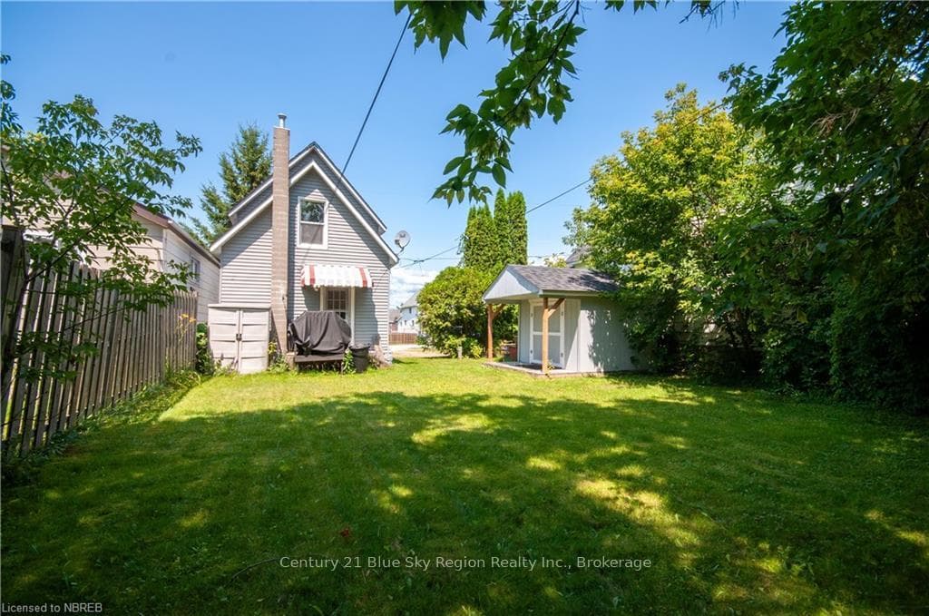 1069 REGINA Street photo 14