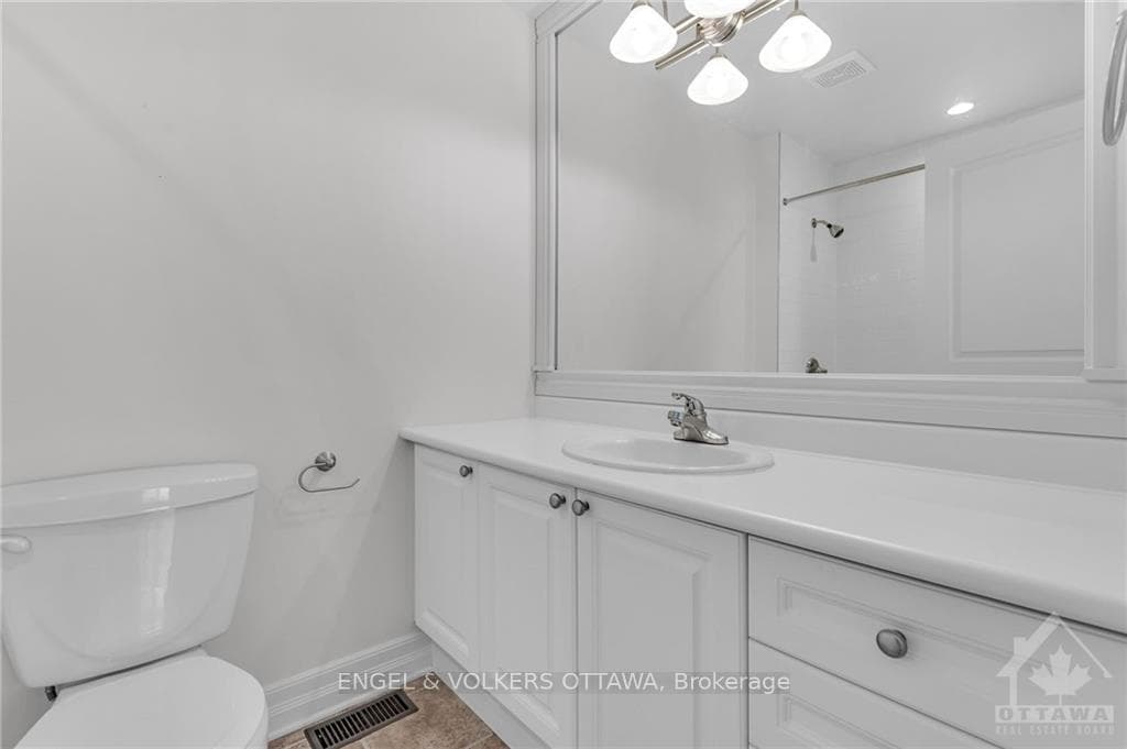 108 MANORHILL photo 22