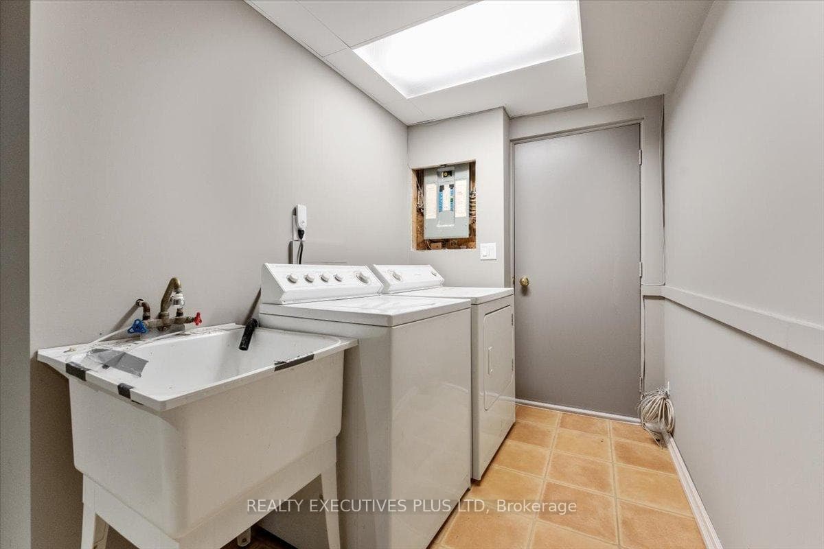 5160 Silvercreek Drive photo 28