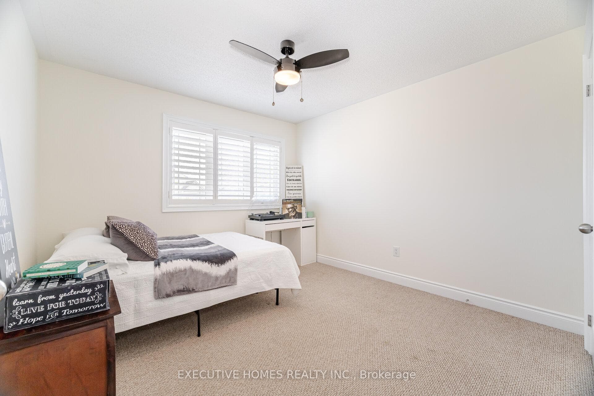 221 Cathcart Crescent photo 39