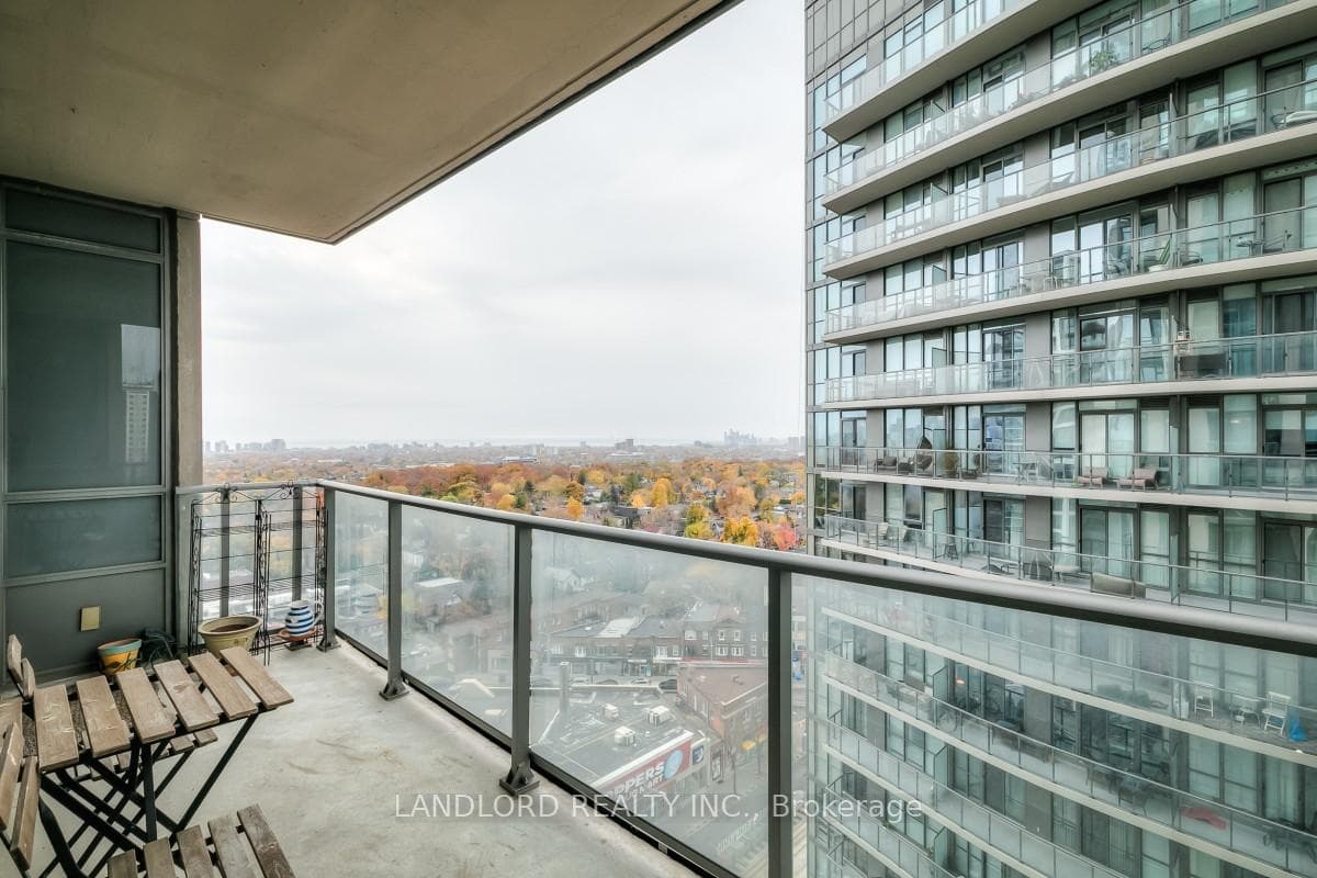 500 St Clair Avenue Unit 1402 photo 17