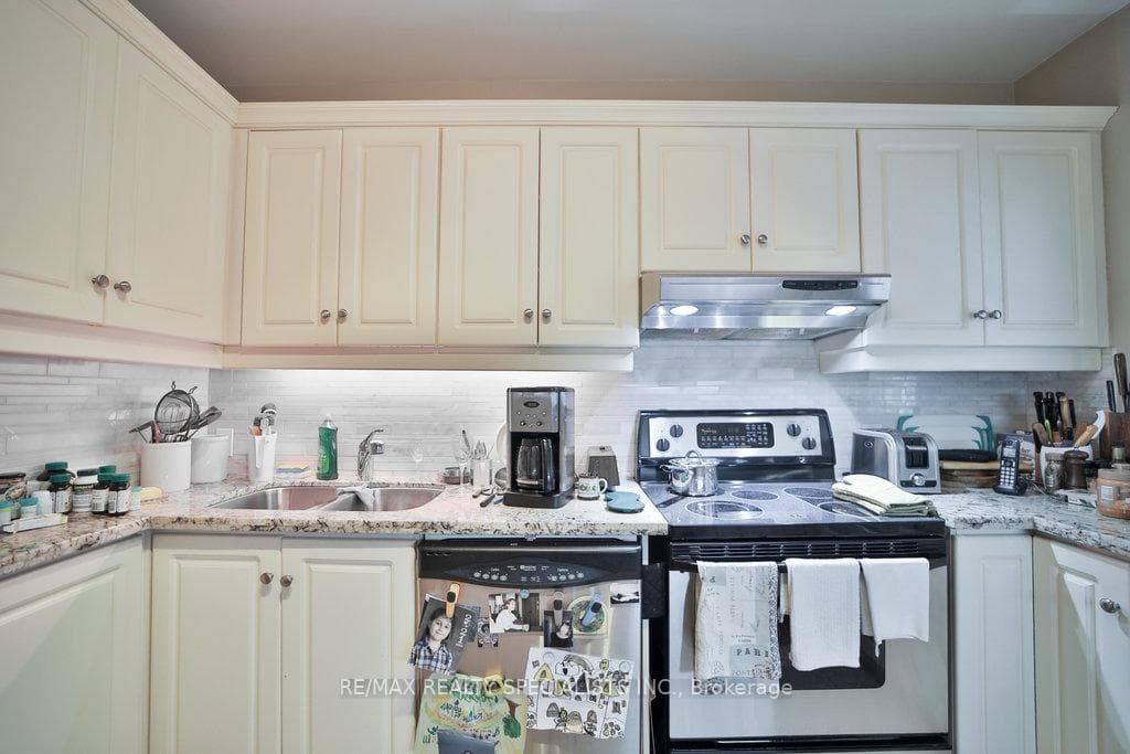 494 Summerhill Avenue photo 25