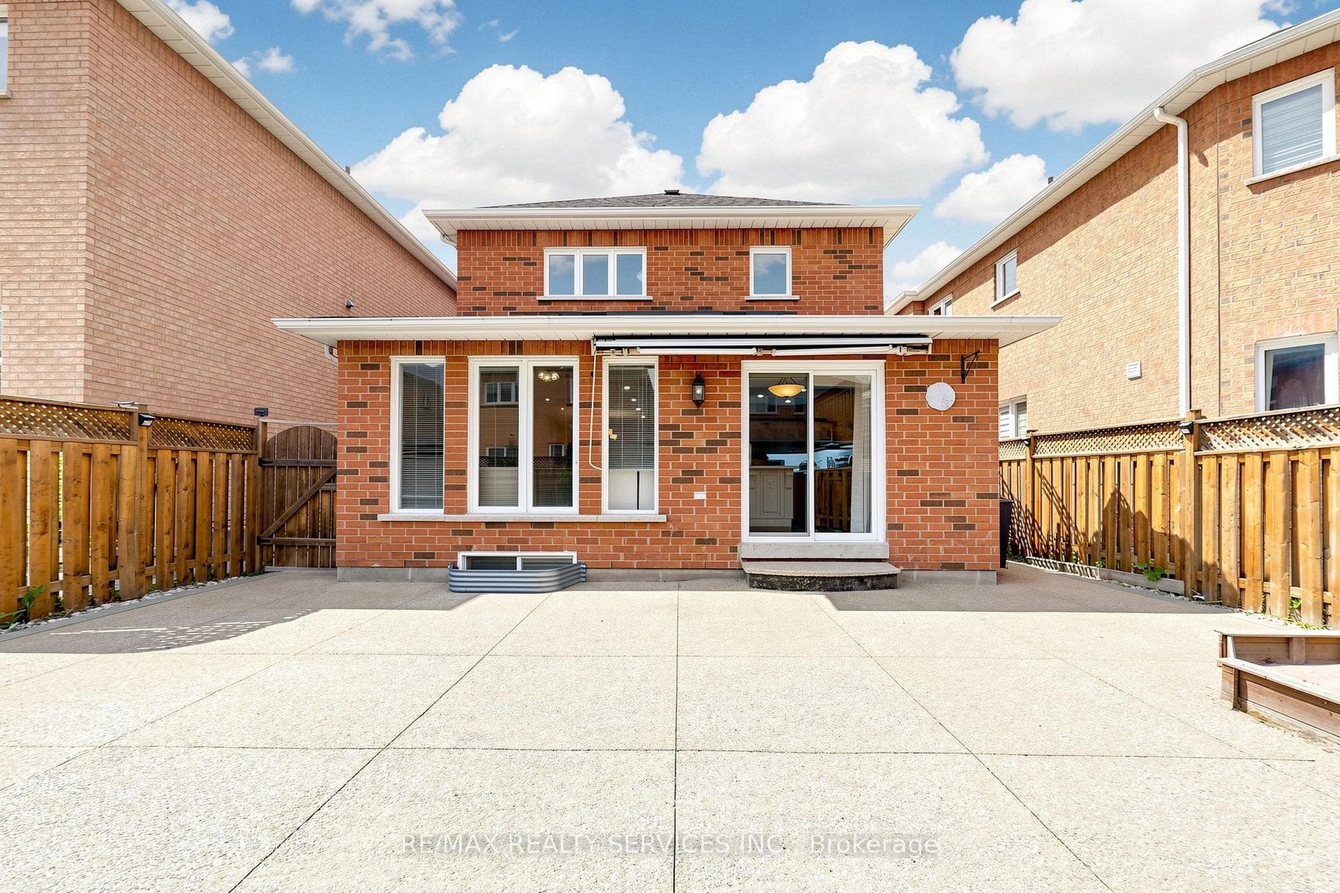 32 Hillpath Crescent photo 44