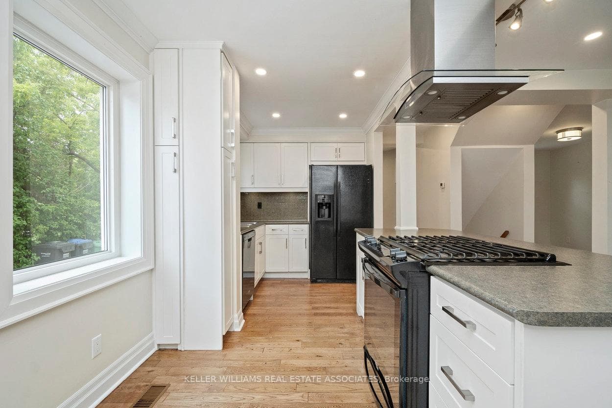 10 Joseph Street photo 9