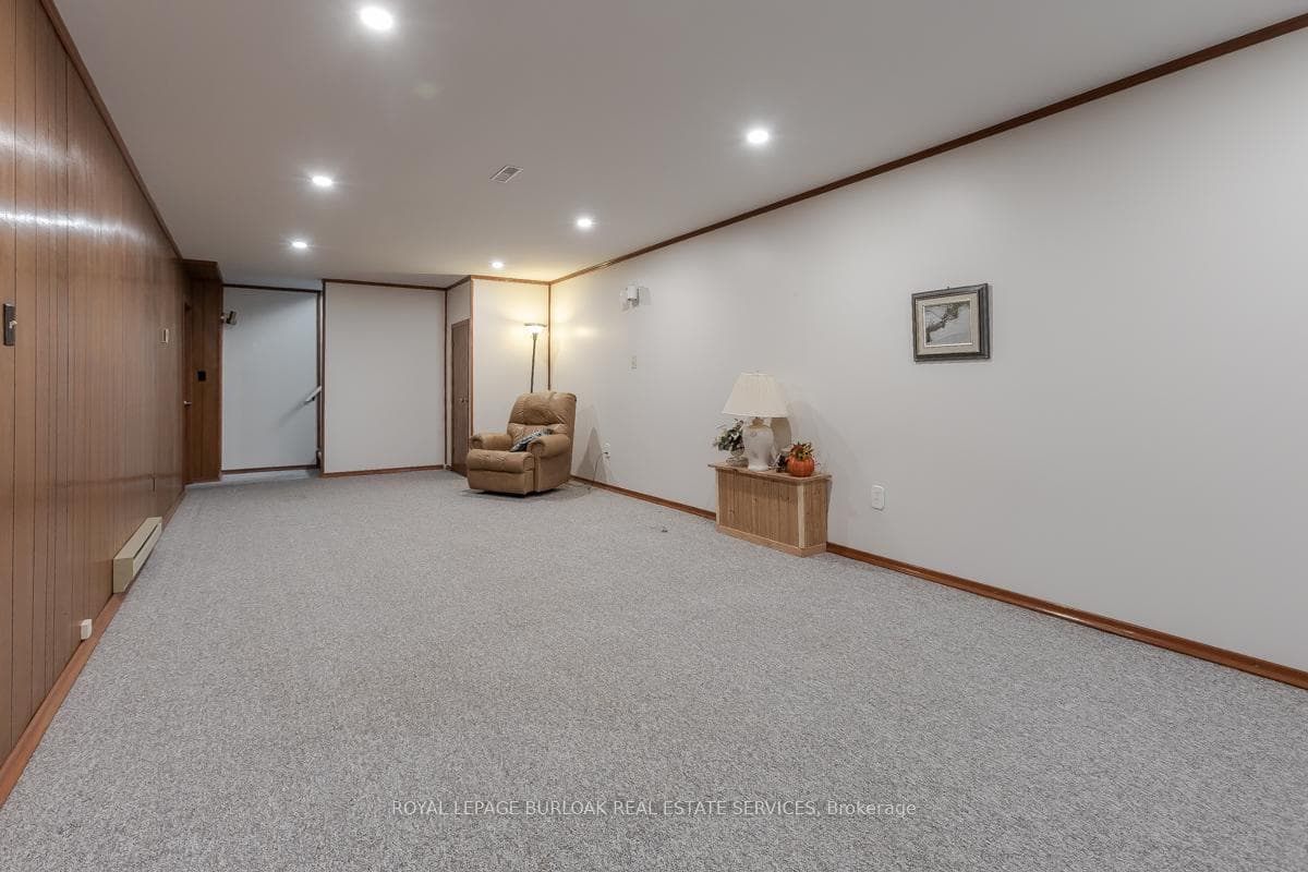 1360 Fisher Avenue photo 40
