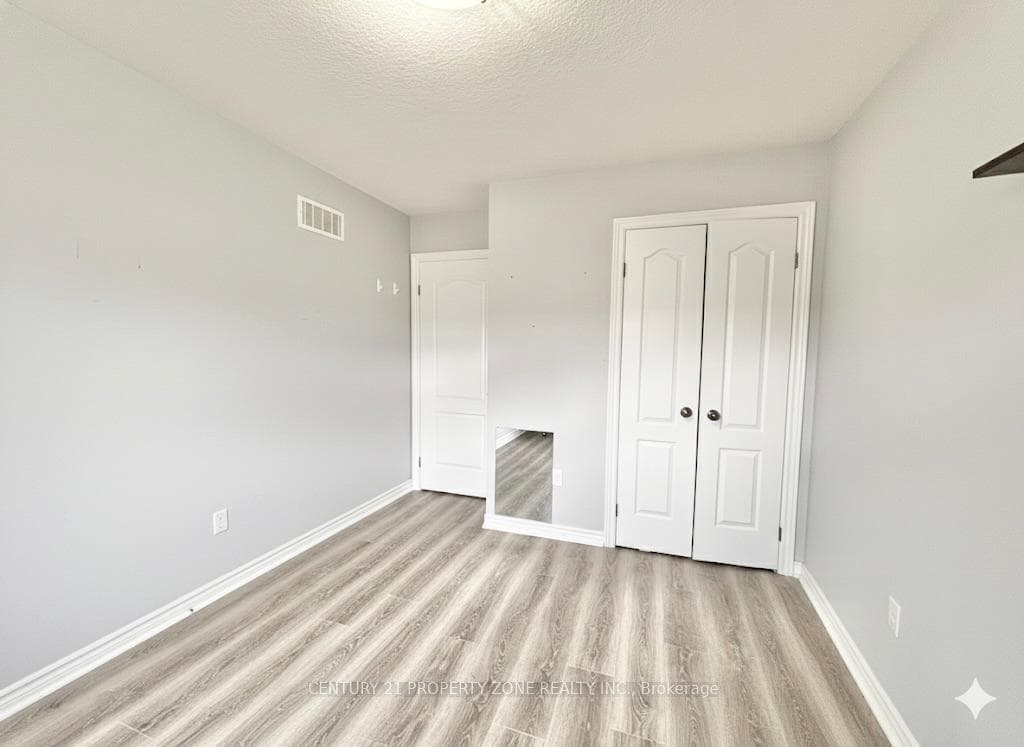 7 MARINA POINT Crescent photo 19