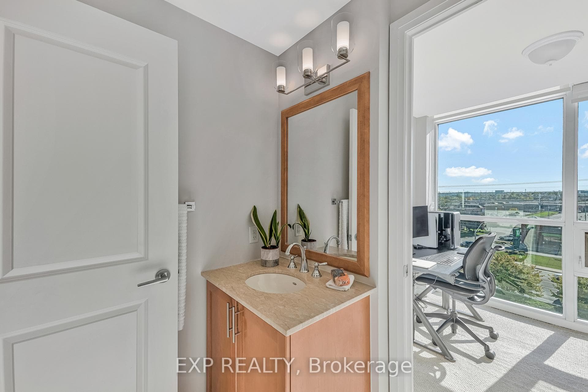 1055 Southdown Road Unit 611 photo 30
