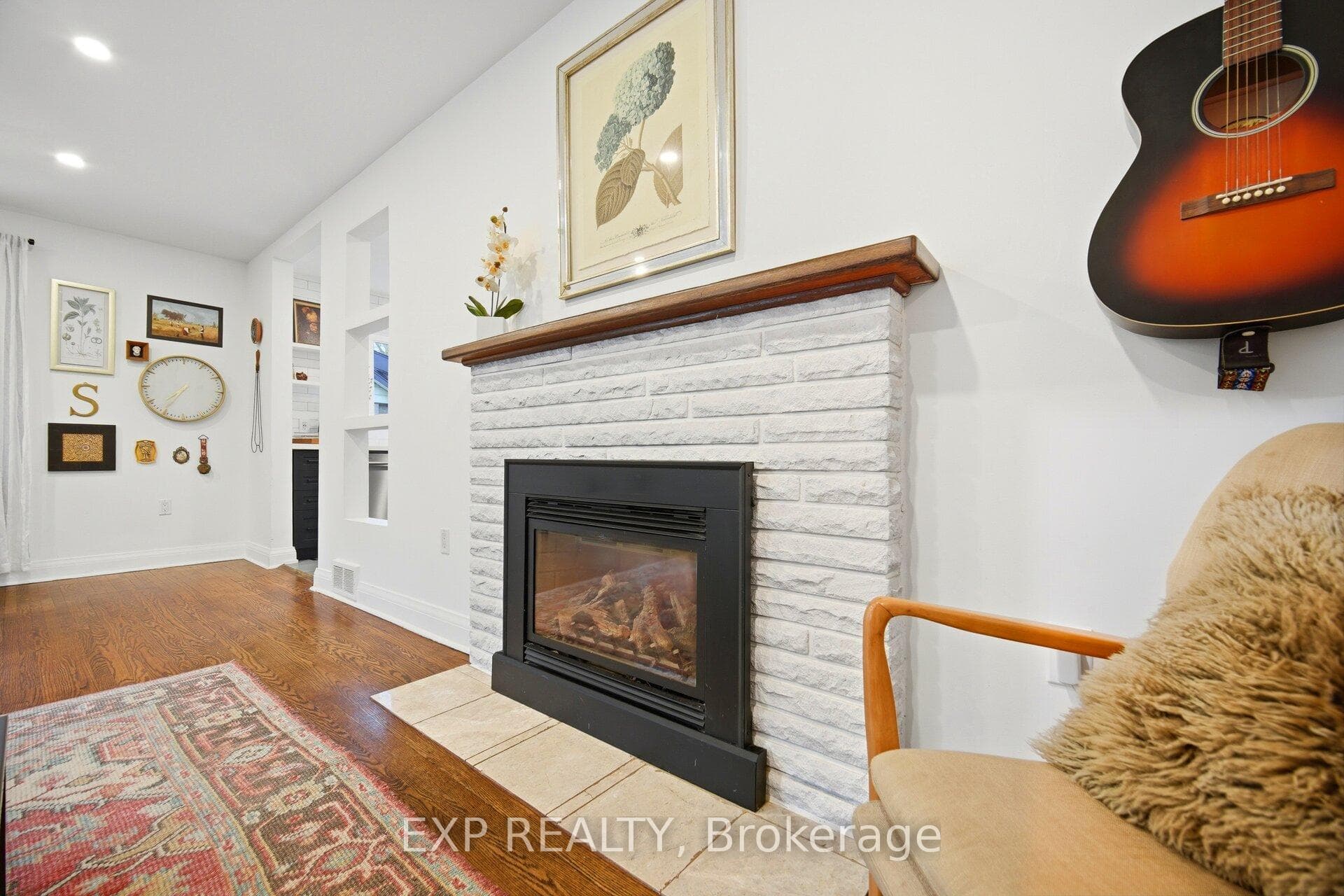 11 Armstrong Street photo 9