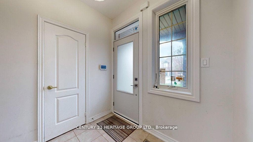 24 Shemer Drive photo 4