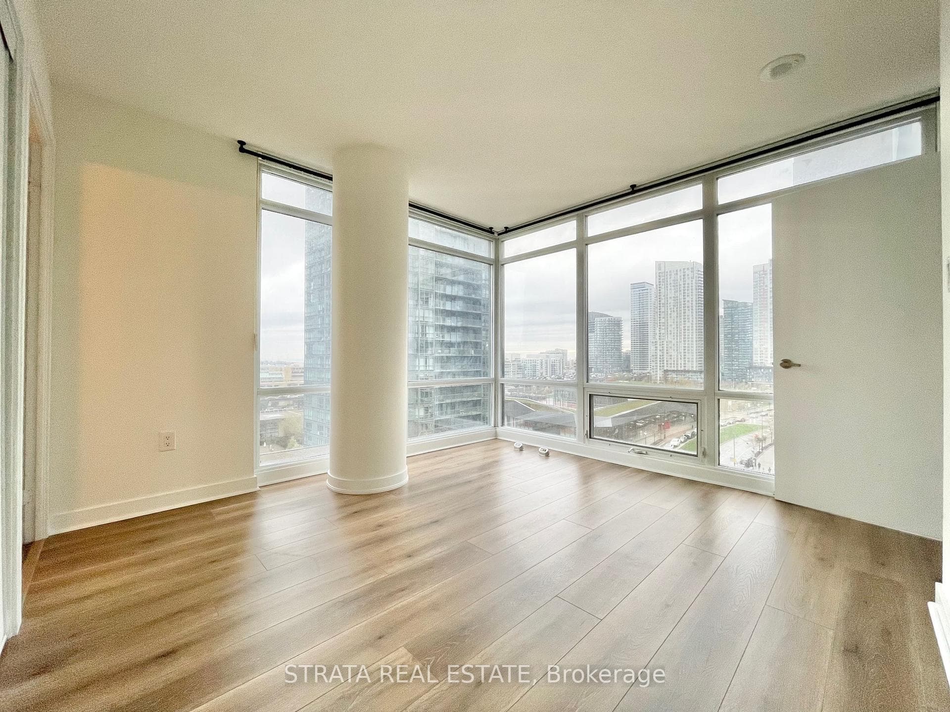 4K Spadina Avenue Unit 920 photo 7