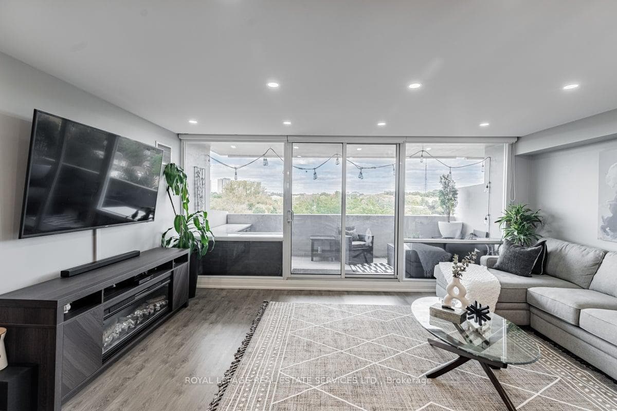 270 Scarlett Road Unit 611 photo 13