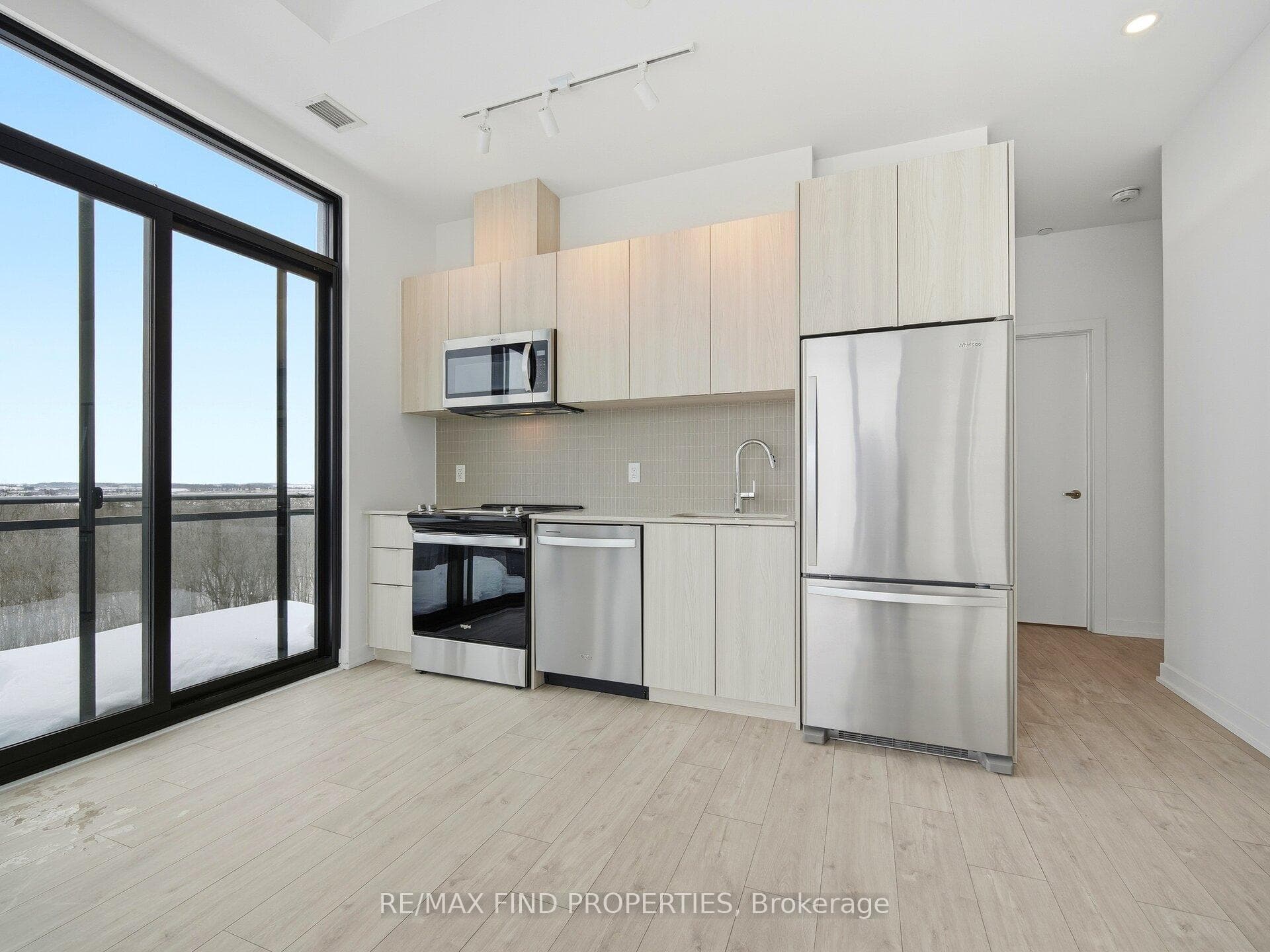 750 WHITLOCK Avenue Unit 811 photo 9