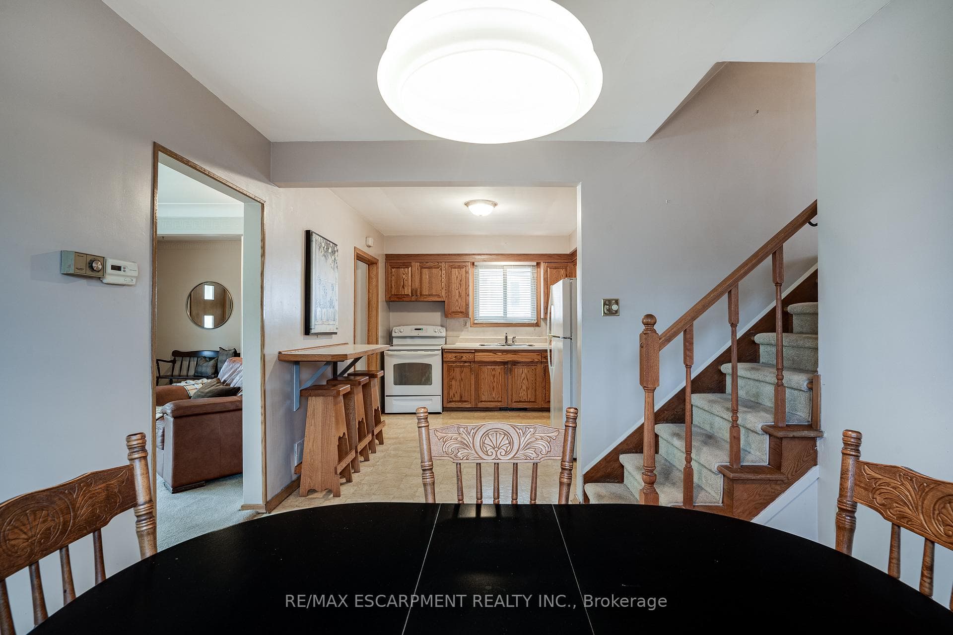 165 HOOVER Crescent photo 16