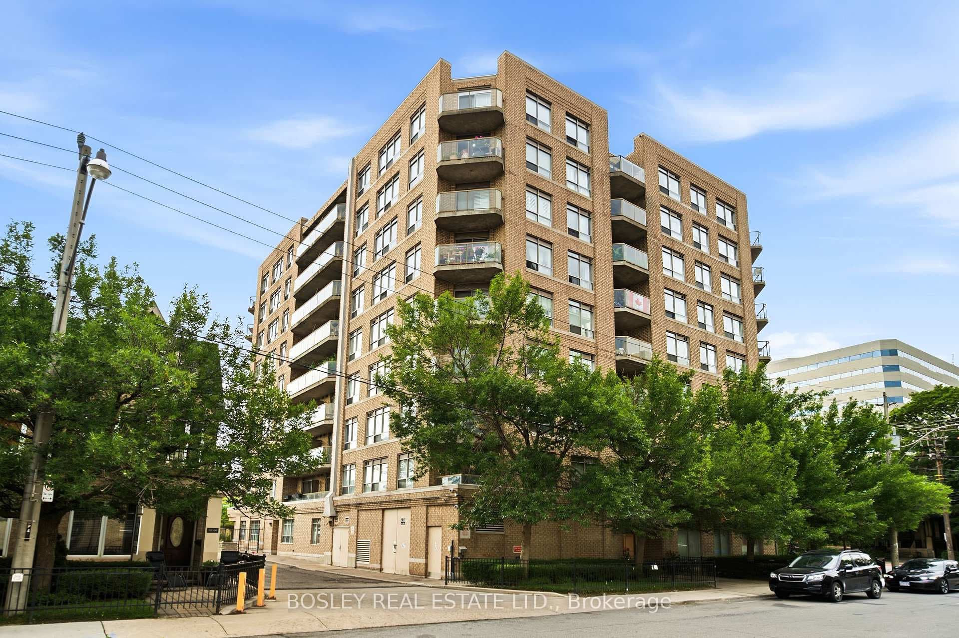 140 Bathurst Street Unit 803 photo 2