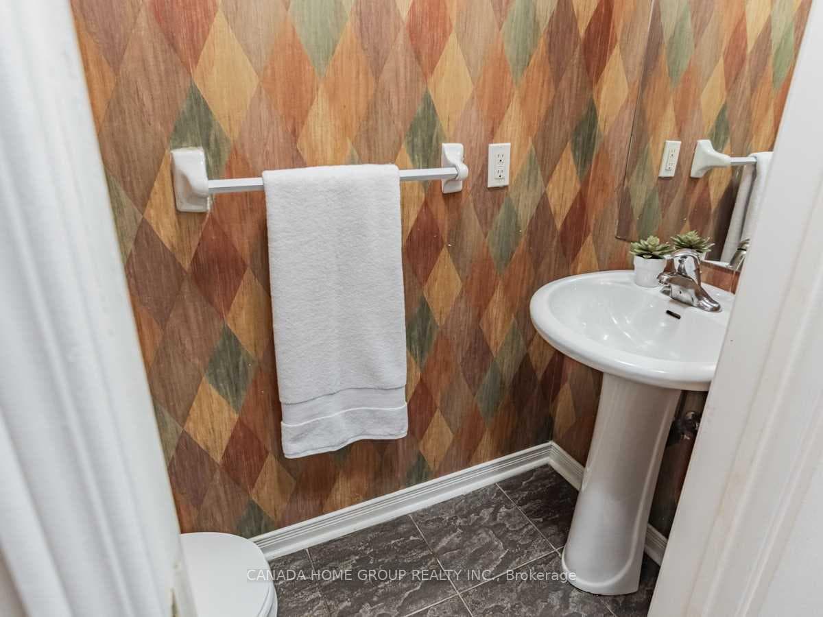 435 Hensall Circle Unit 43 photo 6