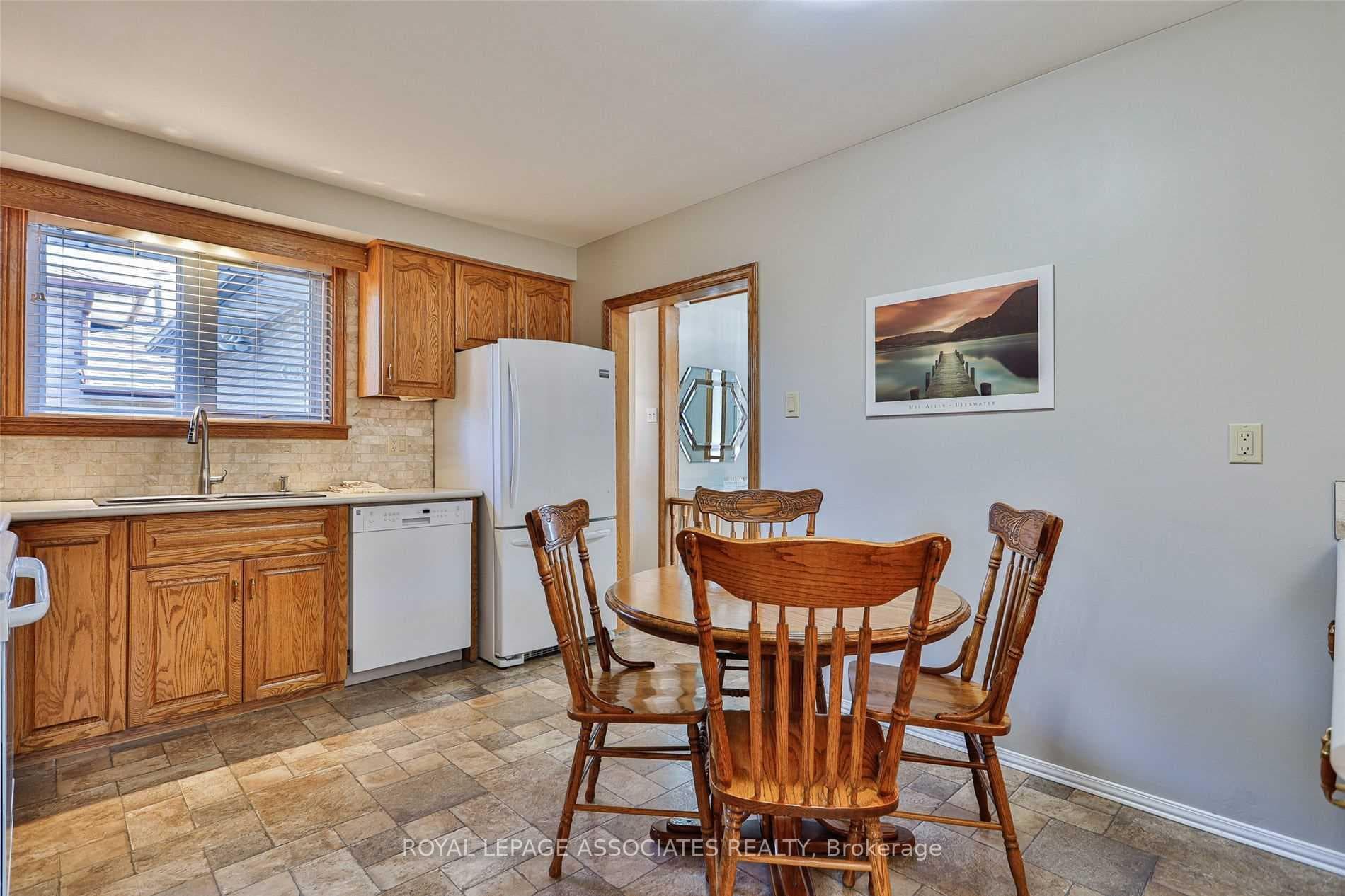 166 Lynnbrook Drive photo 10