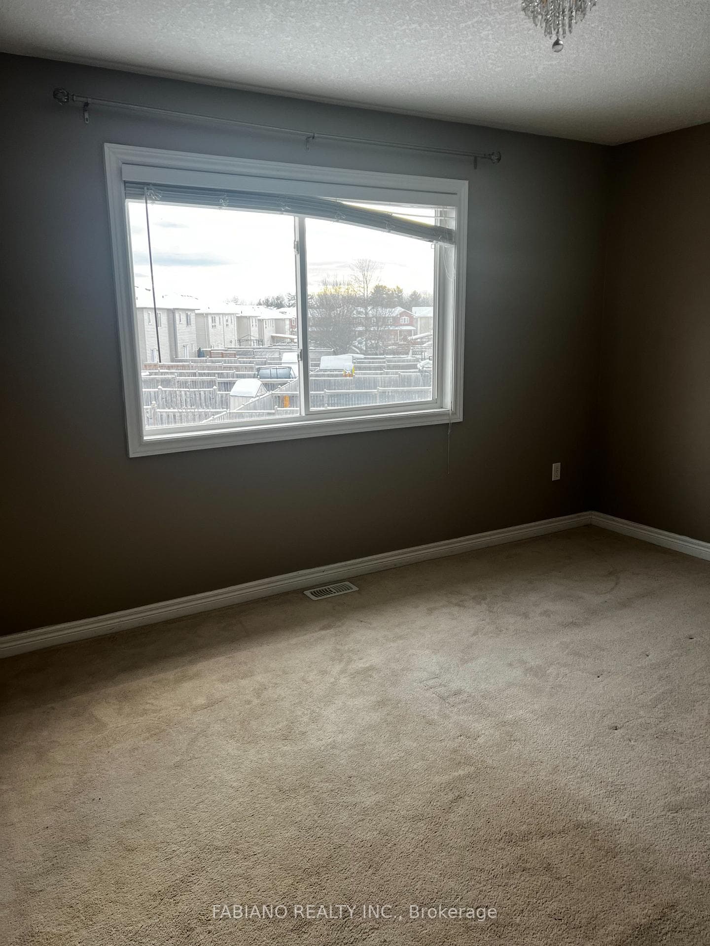 9 Admiral Crescent photo 21
