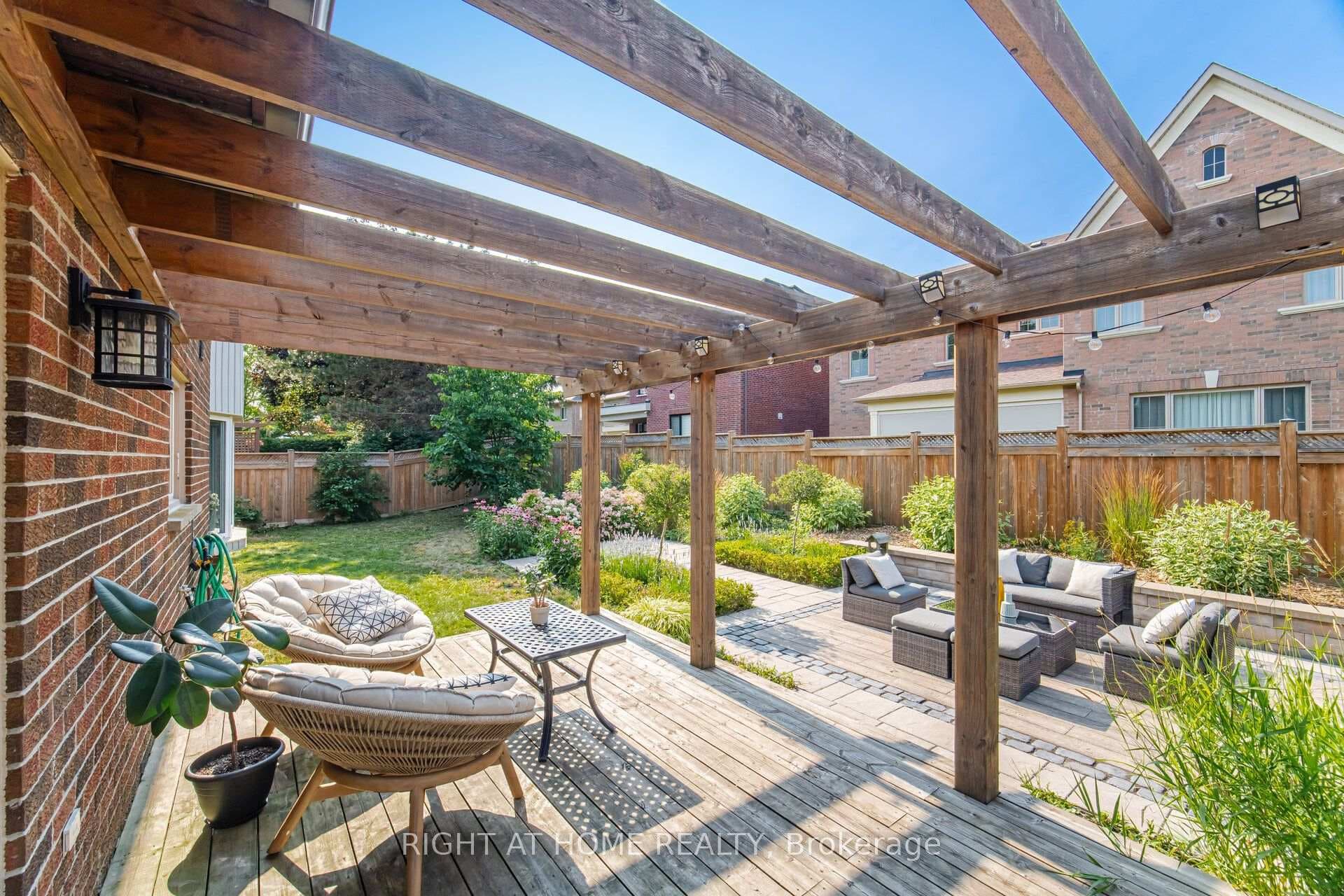 4 Simmons Crescent photo 43