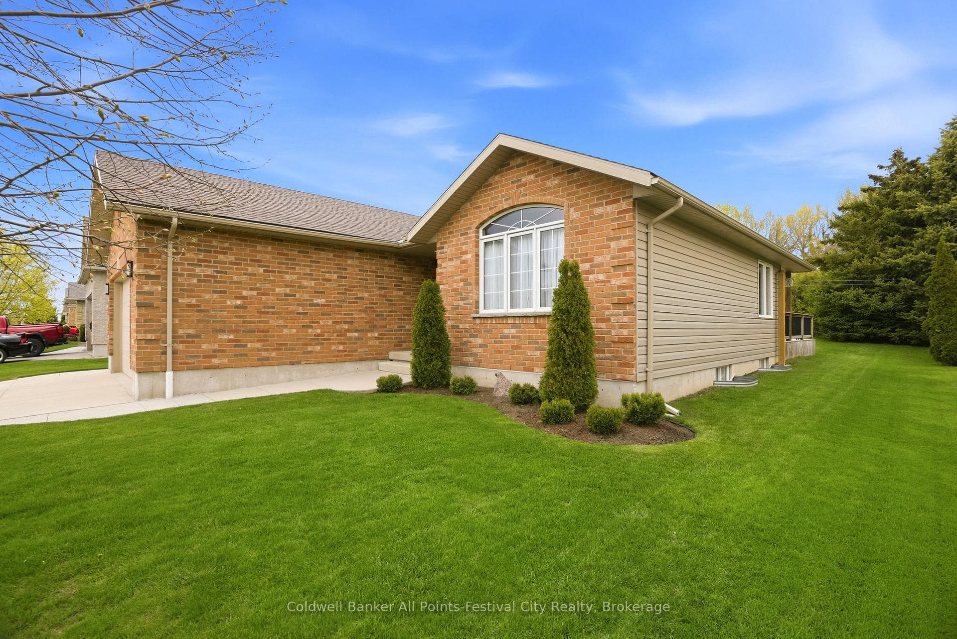 55 Park Lane photo 49