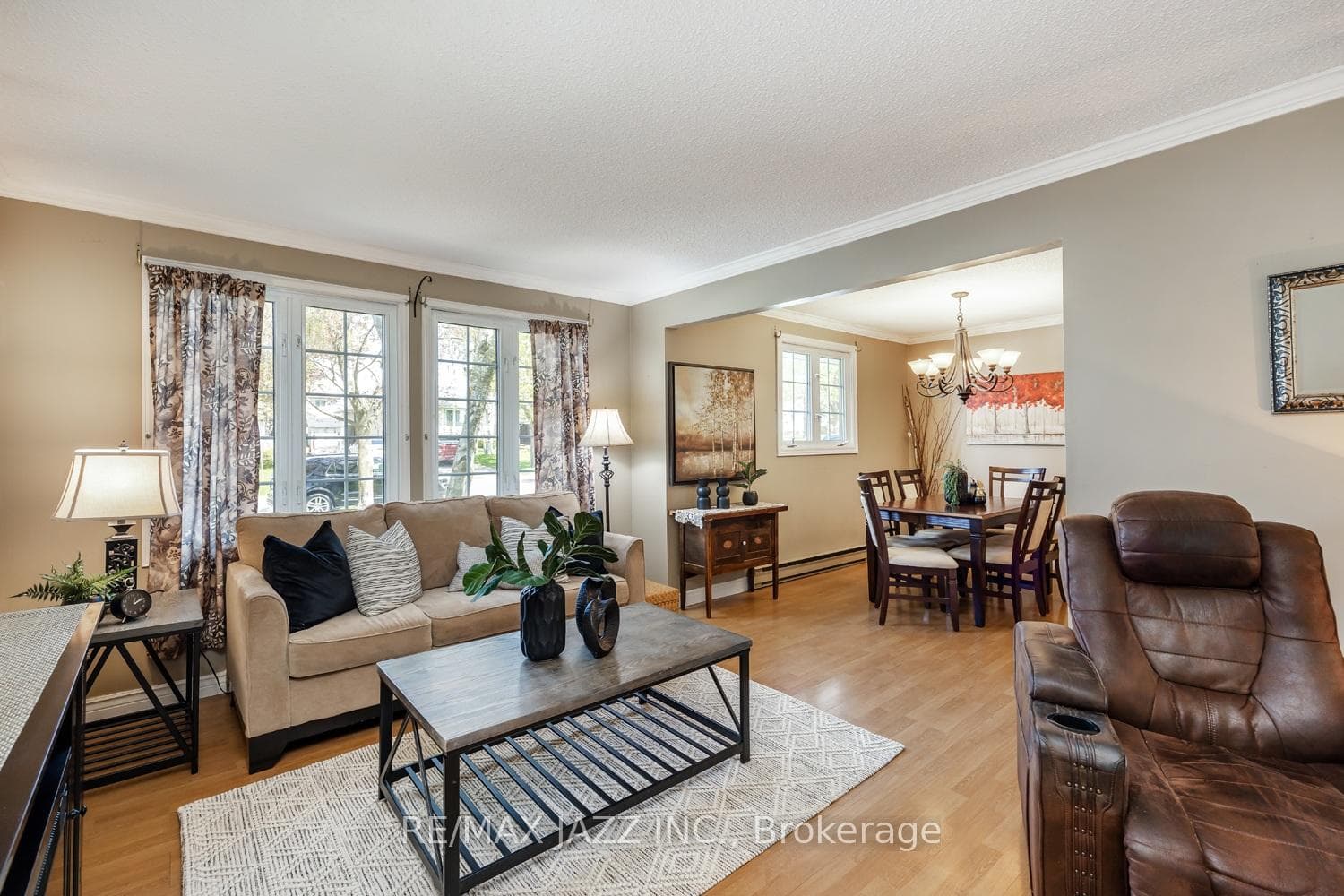 556 Capilano Crescent photo 10