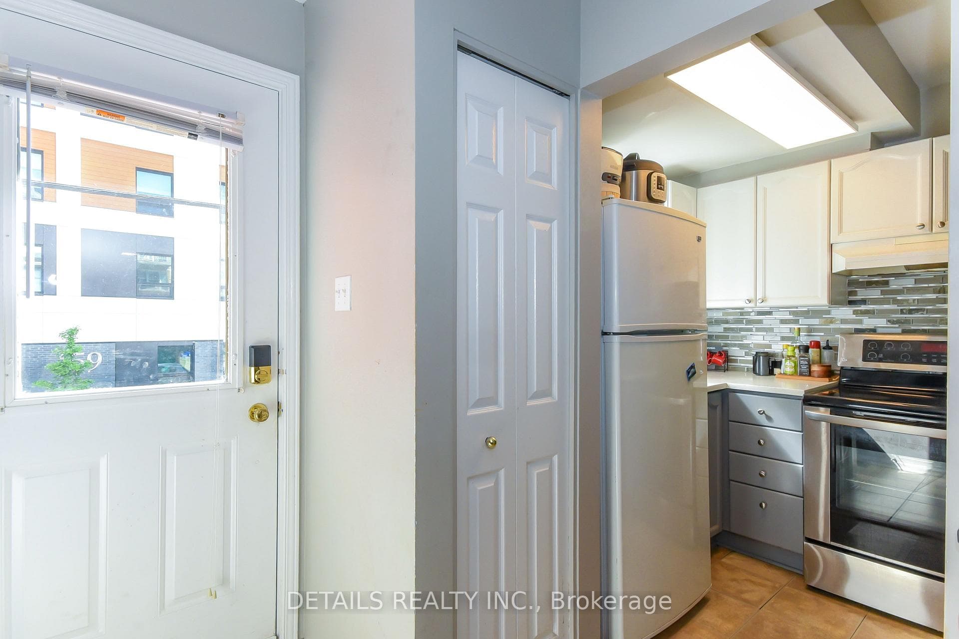 158 Forward Avenue photo 7