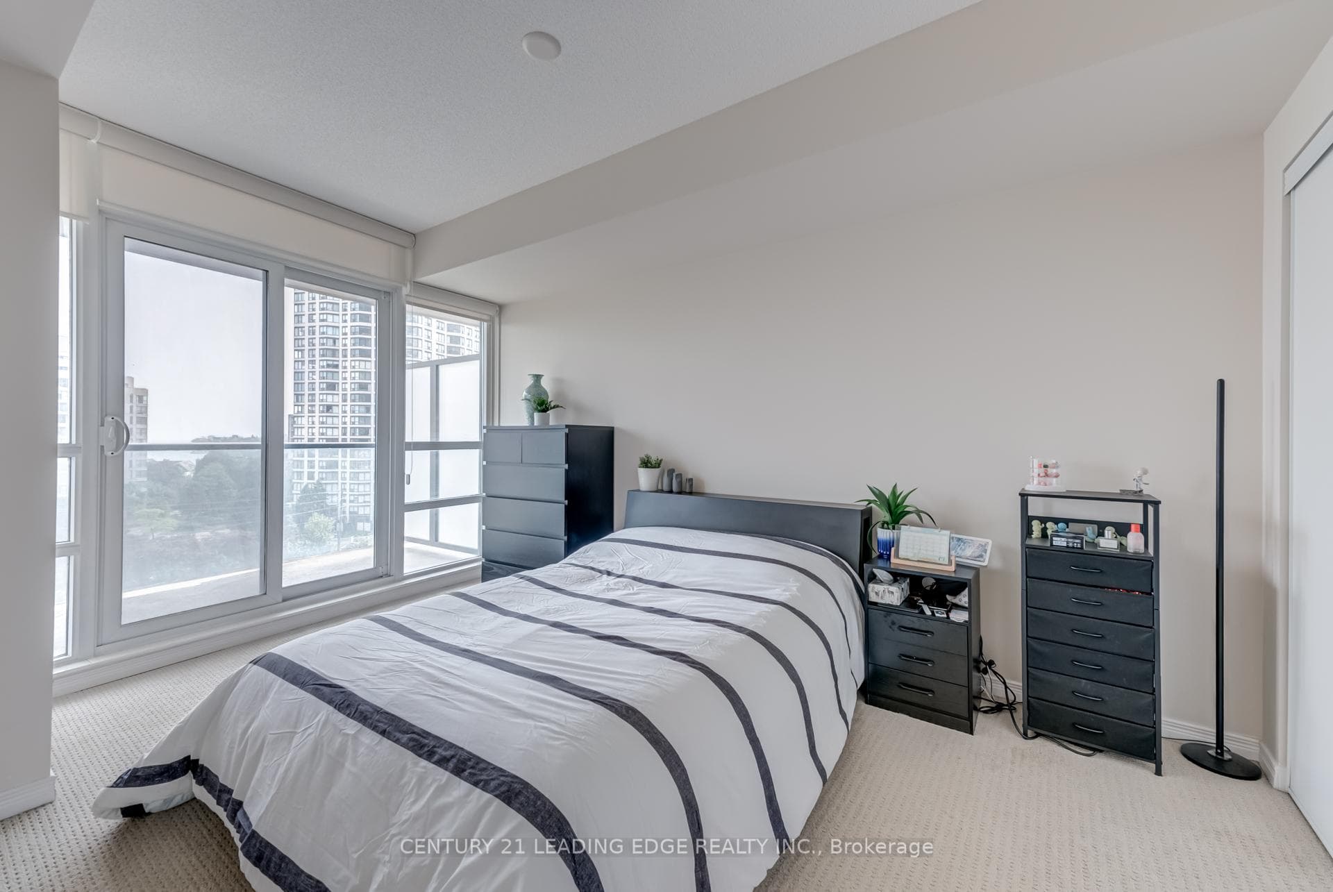 2240 Lake Shore Boulevard Unit 601 photo 16
