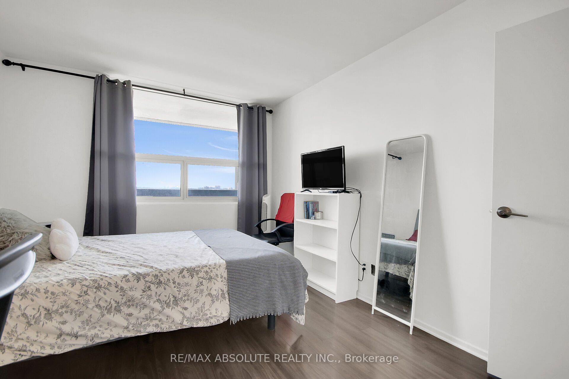 1380 Prince Of Wales Drive Unit 1403 photo 31