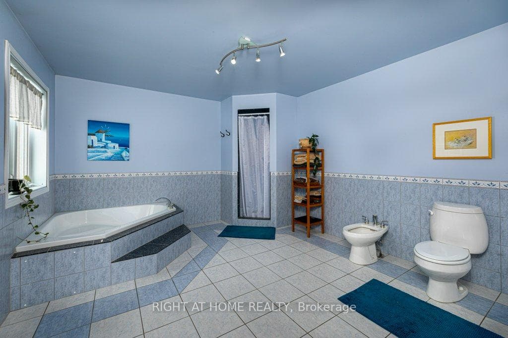 550 Queen Street photo 24