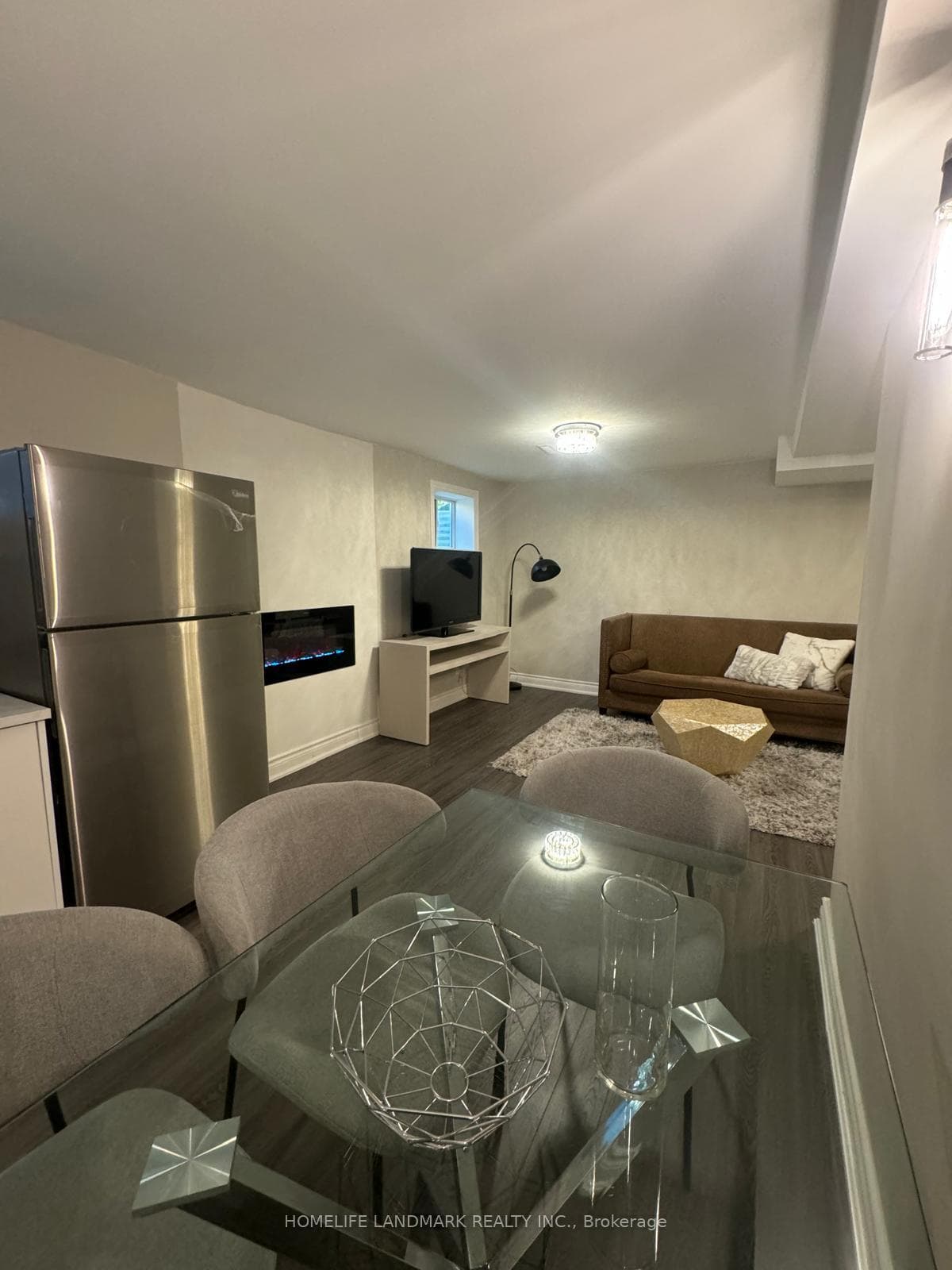 94 Houseman Crescent photo 5