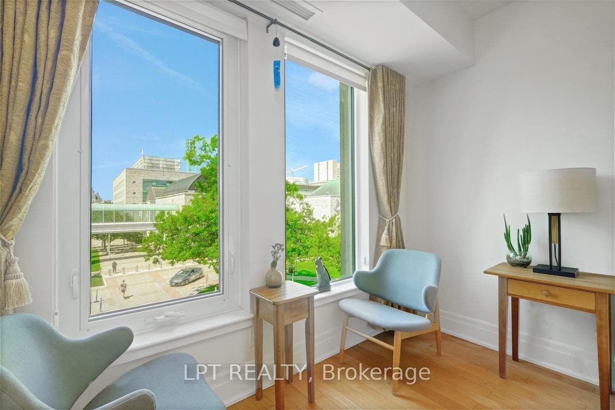 108 Lisgar Street Unit 305 photo 32