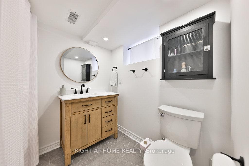 160 Rodgers Road photo 23