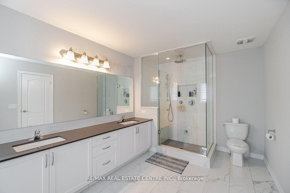 34 HAMILTON Court photo 19