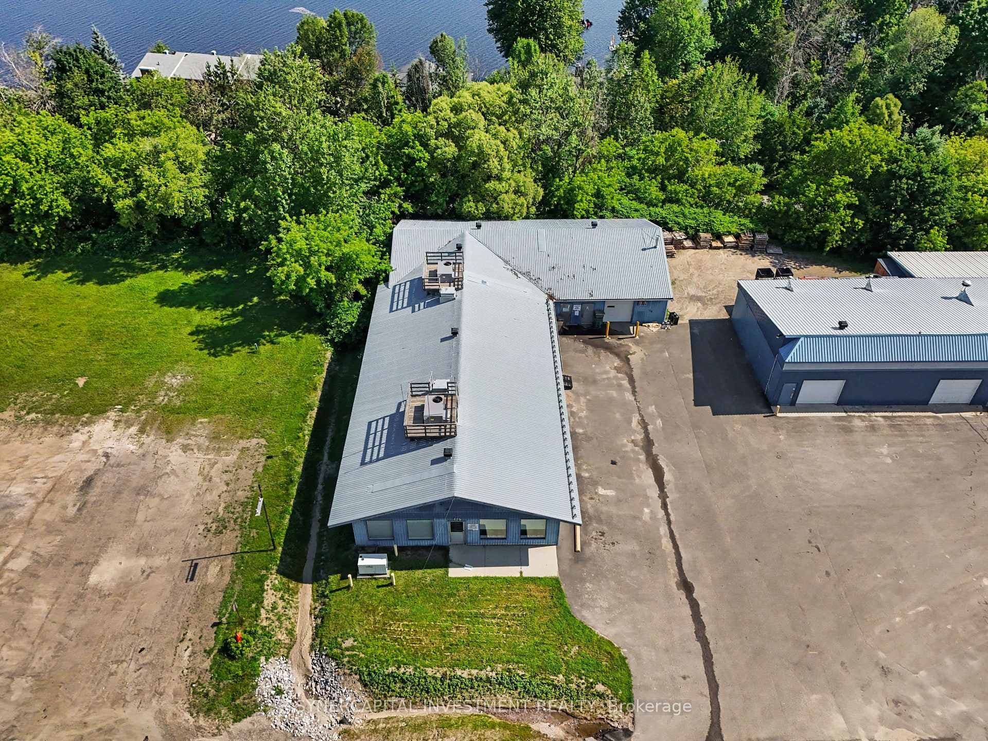 635 Nelson Street photo 23