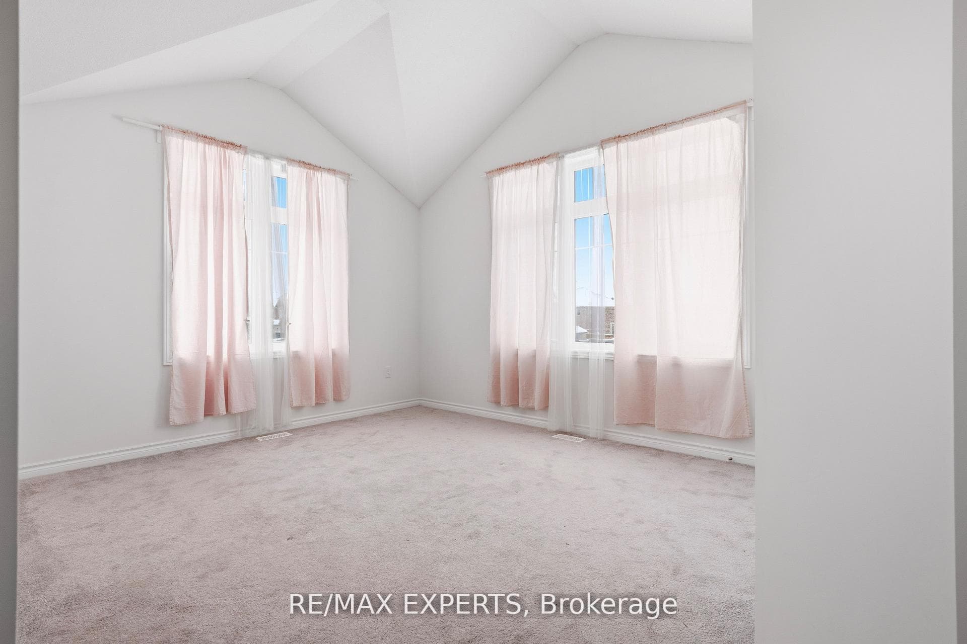 983 Barton Way photo 10