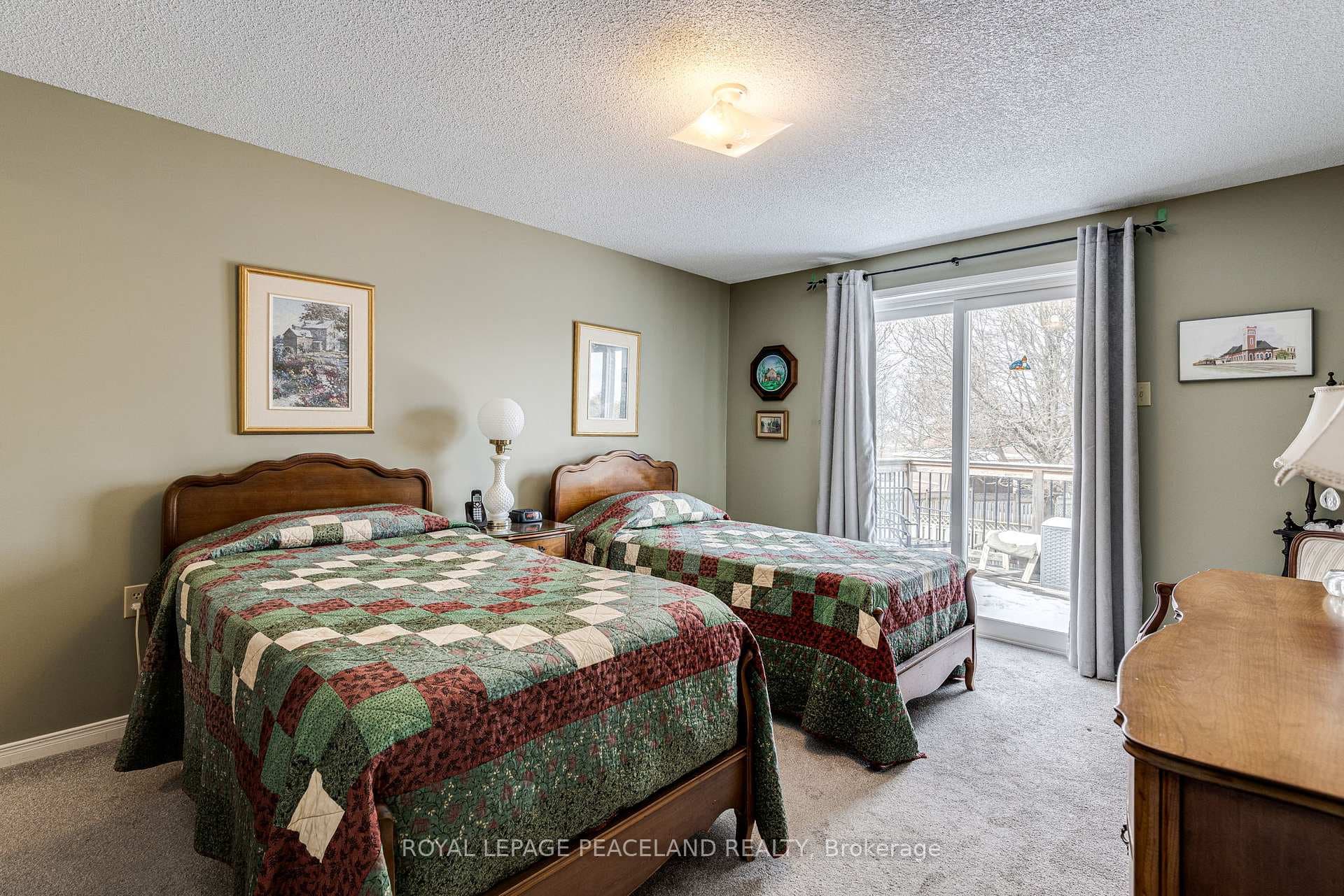 284 Livingstone Street photo 19