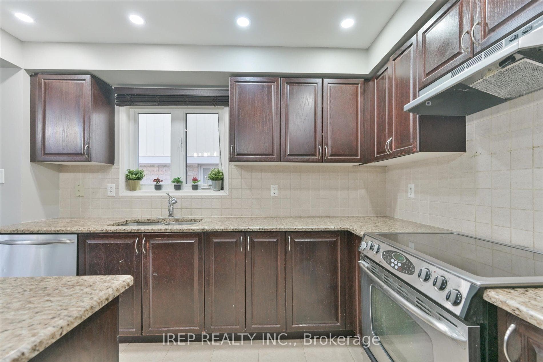 84 Tozer Crescent photo 9