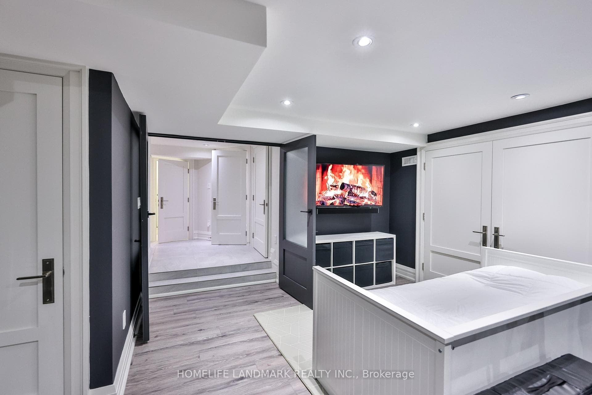 211 South Kingsway Way photo 42