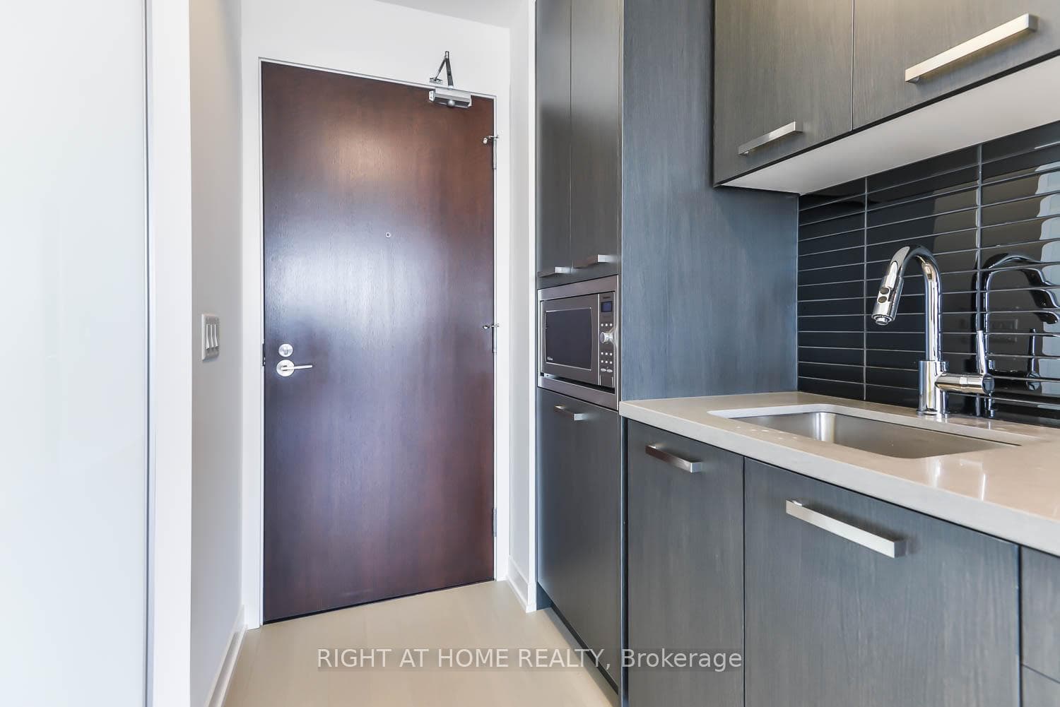 120 bayview Avenue Unit N806 photo 3