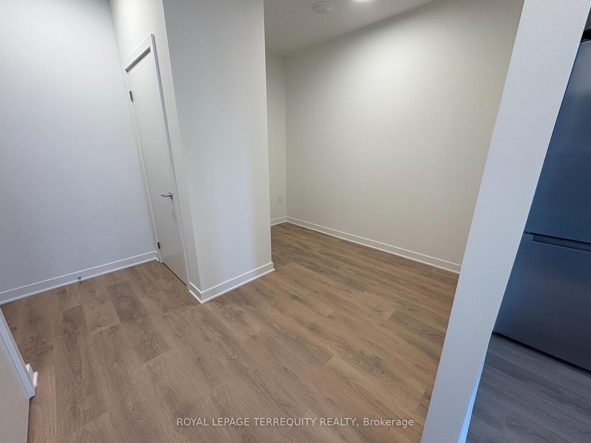 1037 The Queensway N/A Unit 201 photo 7