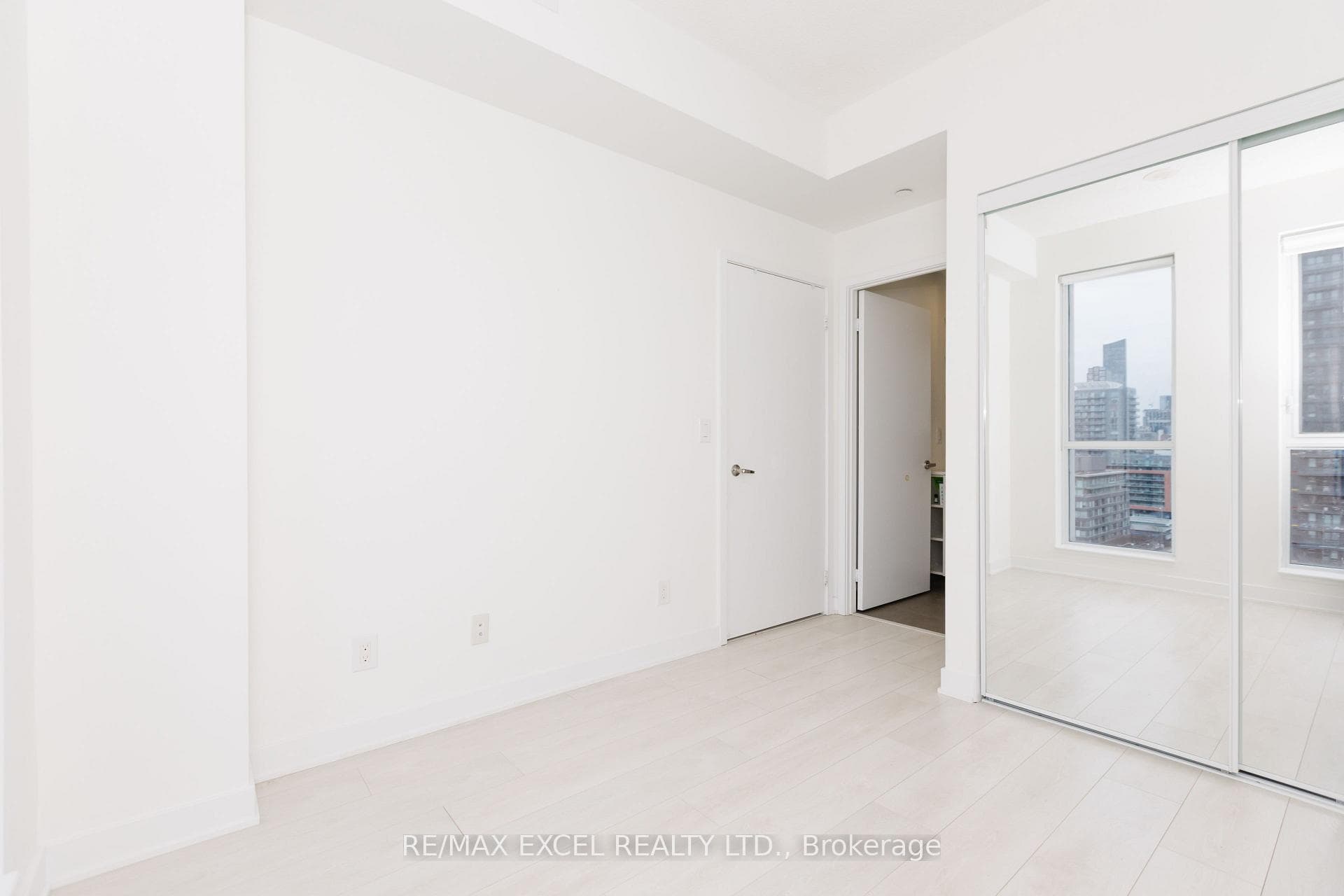 170 Sumach Street Unit 1307 photo 23