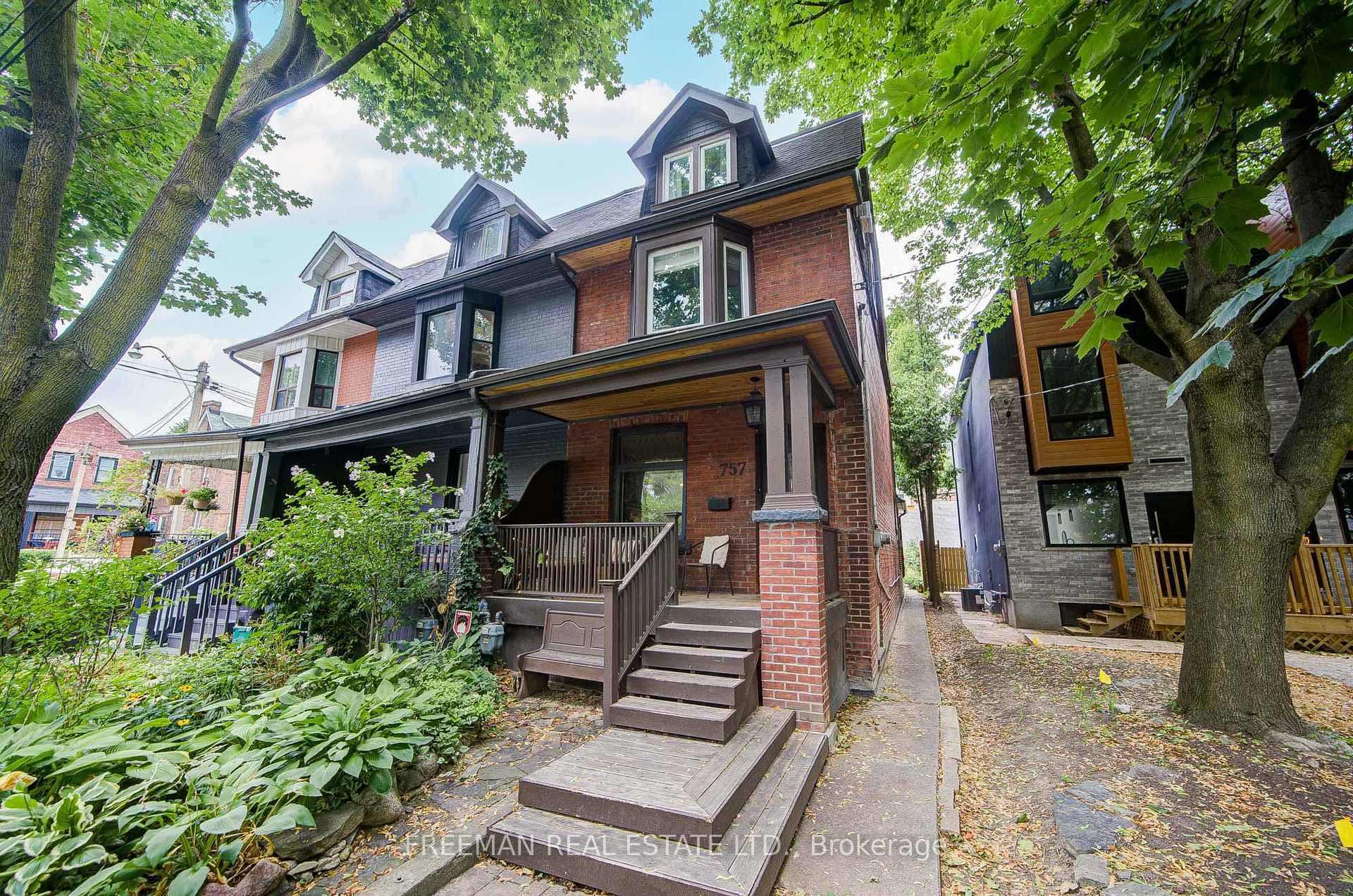 757 Manning Avenue Unit Main/Lower photo 1