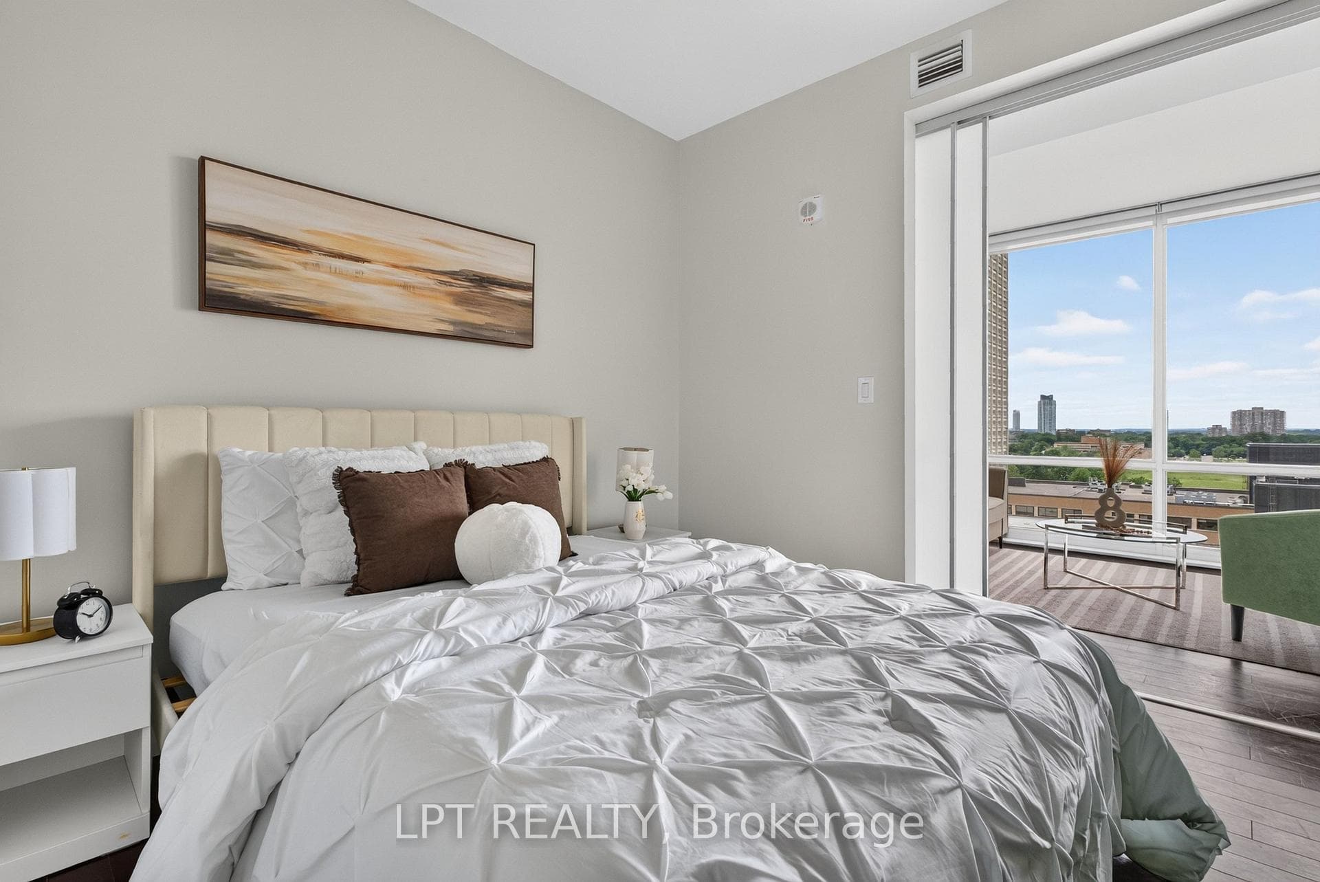 201 Parkdale Avenue Unit 1004 photo 17