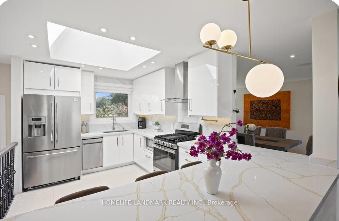 1739 Mount Albert Road photo 6